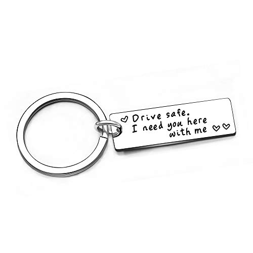 Schlüsselanhänger mit Aufschrift „Drive Safe I Need You Here with Me“, für Freund, Ehemann, Vater, Valentinstag, Weihnachten, Edelstahl von AGR8T