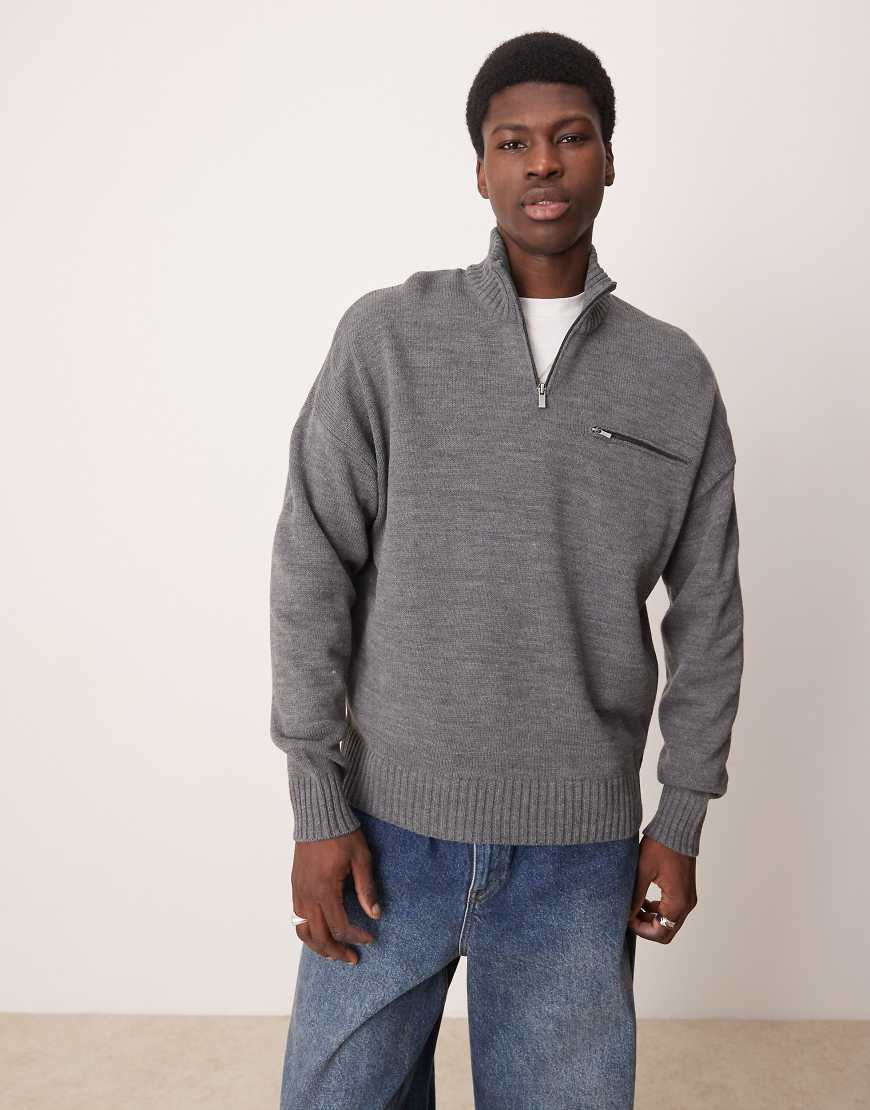 ASOS DESIGN - Oversize-Strickpullover in Anthrazit mit kurzem Reißverschluss und Tasche-Grau ASOS DESIGN - Oversize-Strickpullover in Anthrazit mit kurzem Reißverschluss und Tasche-Grau von ASOS DESIGN