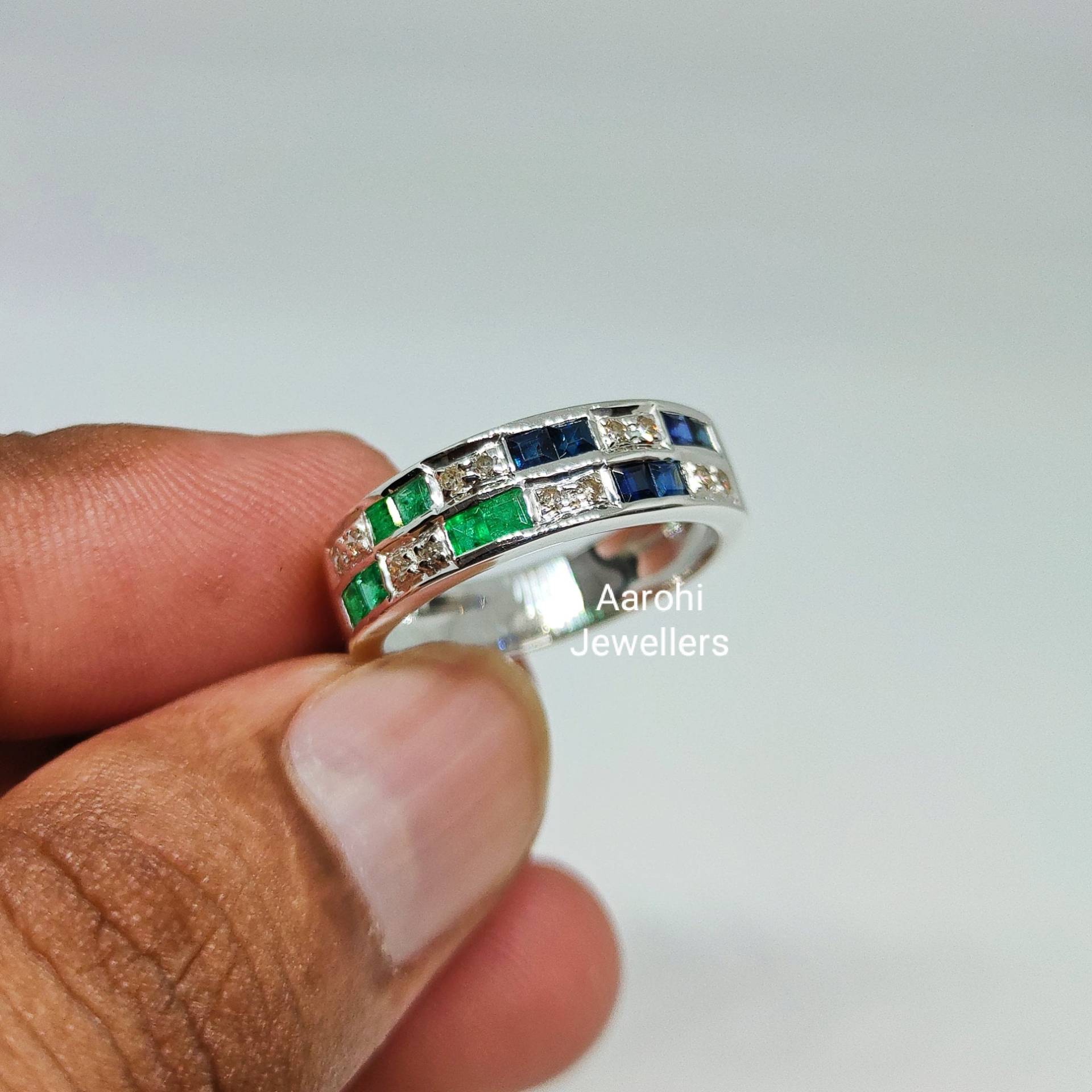 Natürliche Blauer Saphir Ring, Smaragd Diamant Edelstein Bandring, Statement 925 Sterling Silber, Ehering, Stapelring von Aarohijewellers