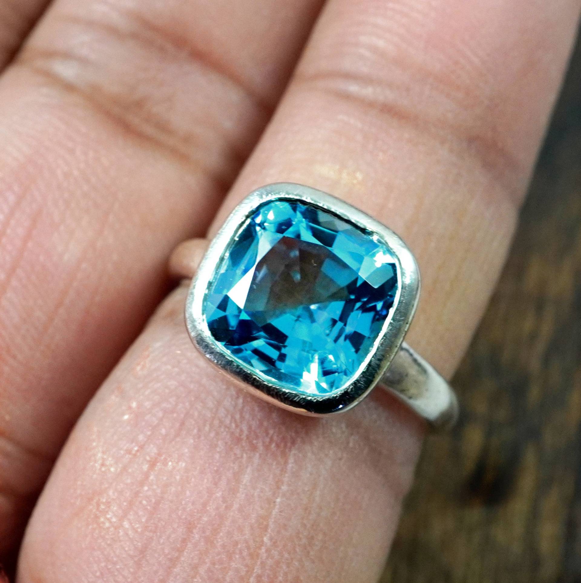 925 Massiver Sterling Silber Ring. London Blautopas Bt Kissen Geschenk Für Sie von AbbasGemsStore