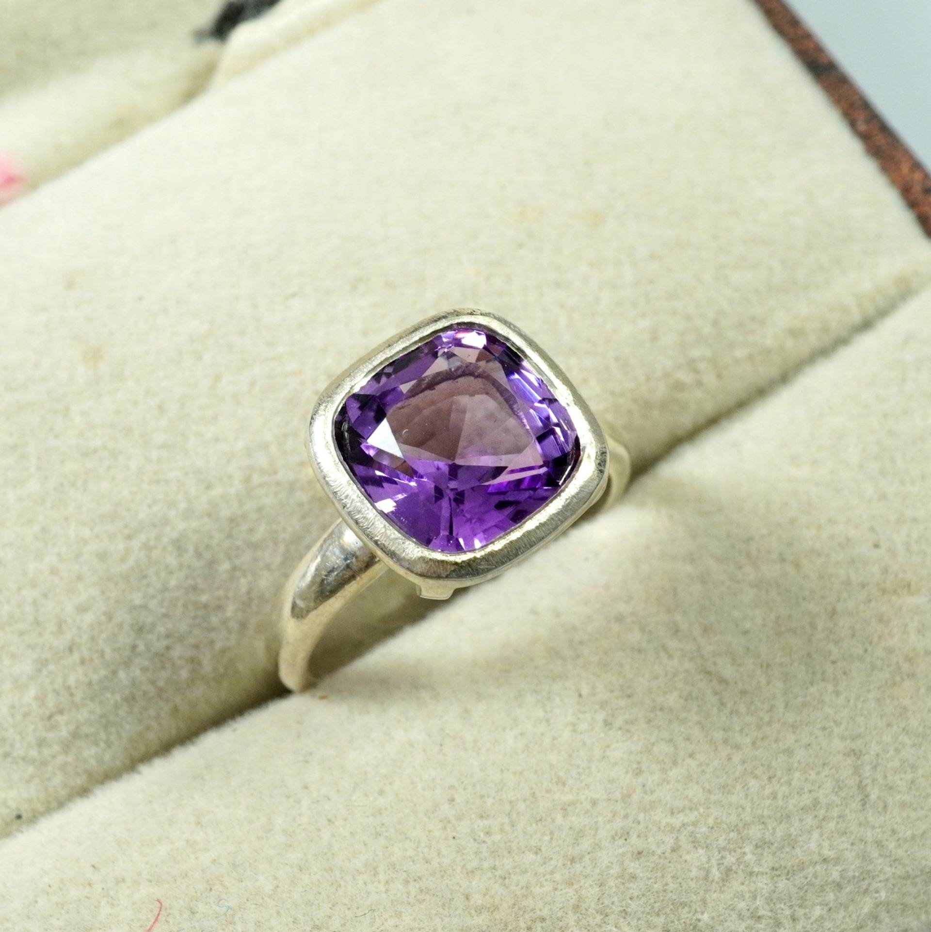 925 Massiver Sterling Silber Ring. Violetter Amethyst Kissen Silber Geschenk Für Sie. Handgefertigter von AbbasGemsStore