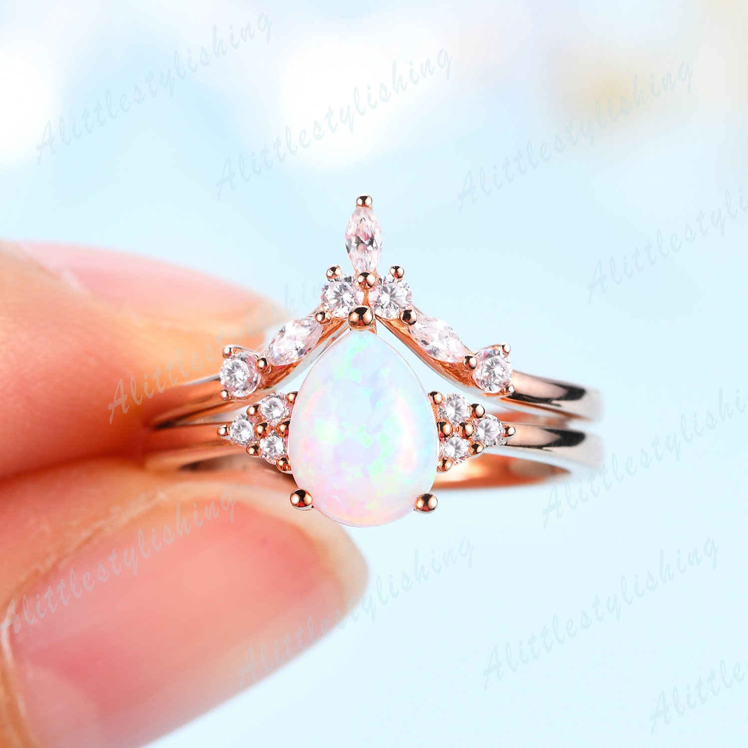 Opalringe Für Frauen, Weißer Opal, Verlobungsring, Opal-Ehering Im Birnenschliff, Kurve V, Stapelband, Antikes Roségold, Silber, Opal-Brautset von Alittlestylishing