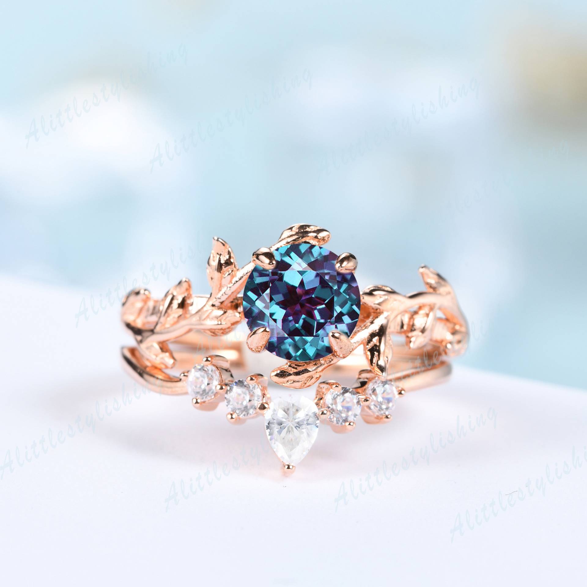 Weinblatt Verlobungsring Set Rosegold Alexandrit Verlobungsringe Für Frau Zweig Hochzeitsring Einzigartiger Vintage Brautschmuck von Alittlestylishing