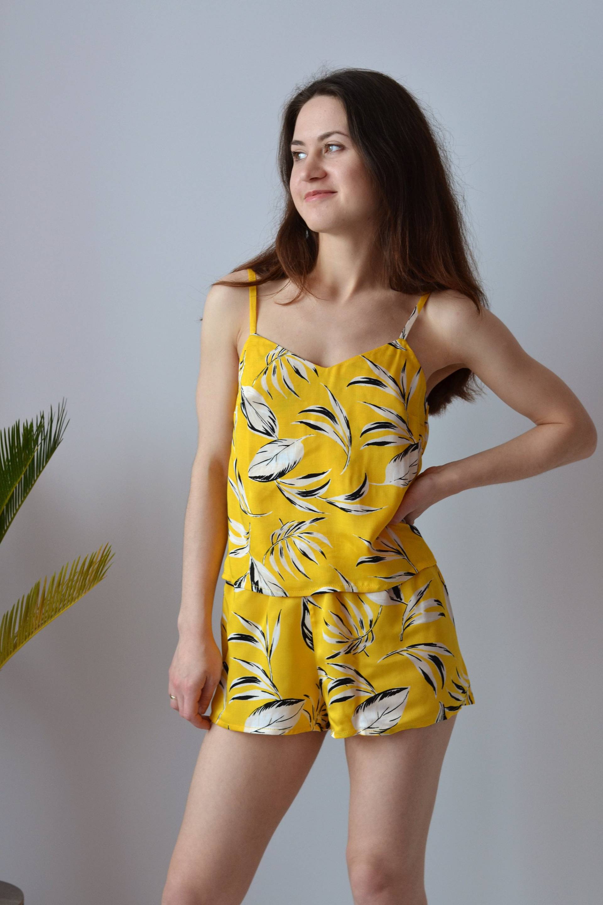 Damen Pyjama Aus Baumwolle, Gelb Blumen Pjs Für Den Sommer von AllureVelour