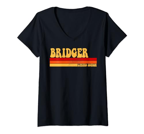 Damen BRIDGER Name Personalisierte Idee Herren Retro Vintage Brücke T-Shirt mit V-Ausschnitt von AmaStyle Co.