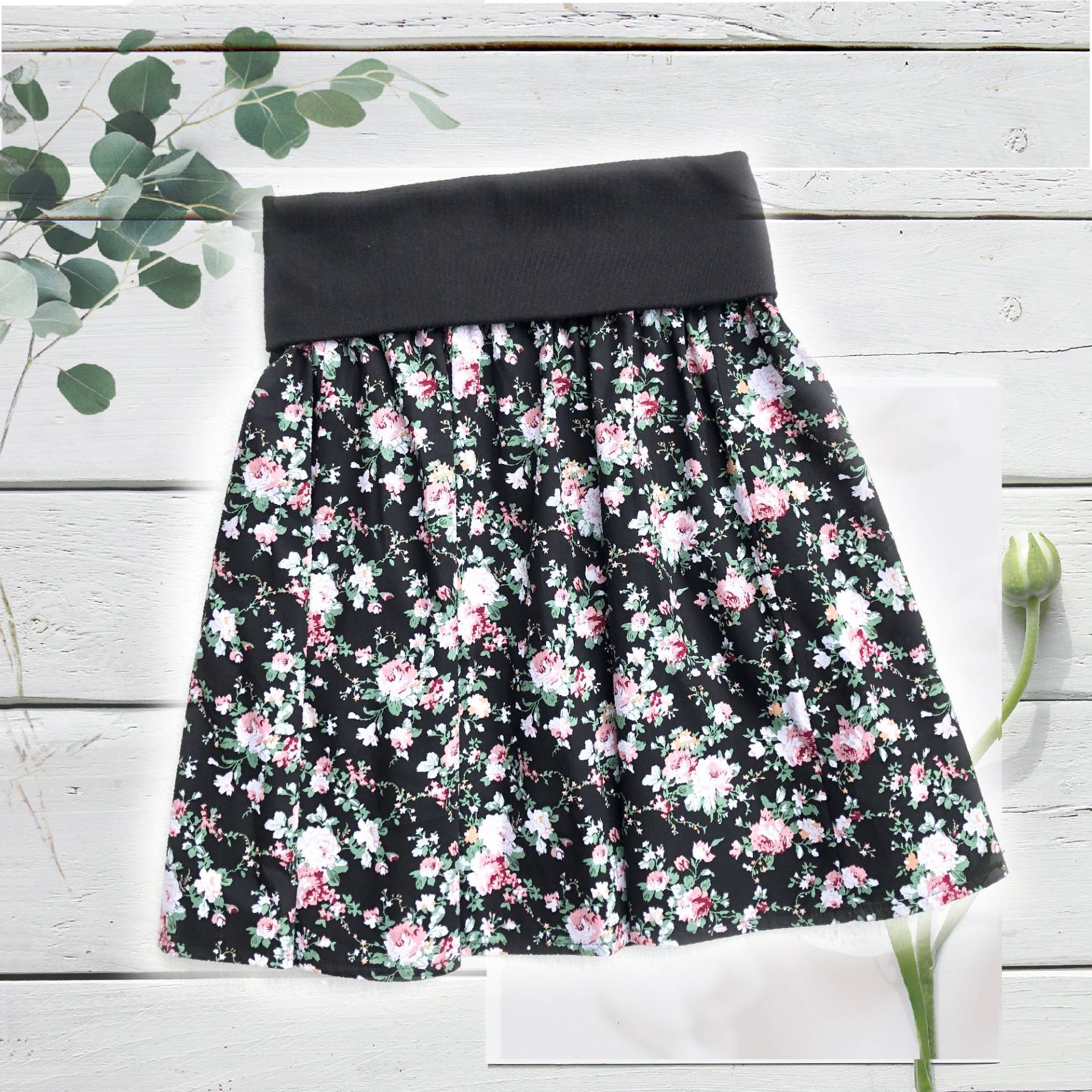 Trachtenrock Damen Knielang | Blumenprint Dehnbarer Bund Modell Rosen - Auch Geeignet Als Umstandsrock Trachtenrock Damen Knielang | Blumenprint Dehnbarer Bund Modell Rosen - Auch Geeignet Als Umstandsrock von AmbergerDesign