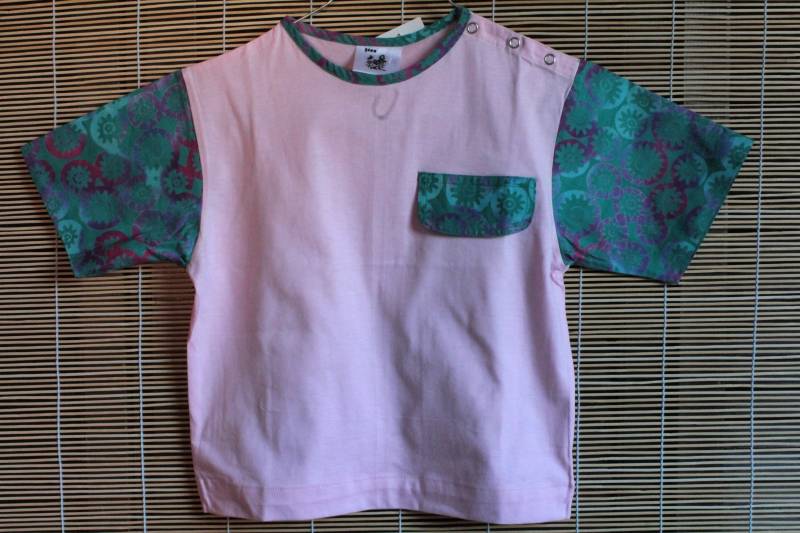 Hübsches T-Shirt in Rosa Für Kleine Kinder Mit Batik Applikationen, 100% Baumwolle von AnakBobok