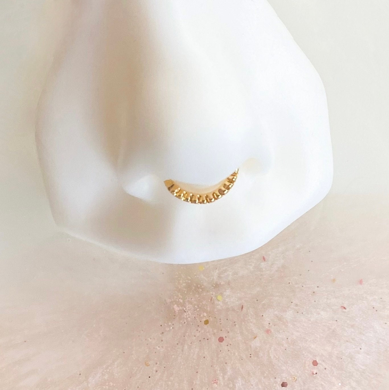 Gold Strukturierte Septum, Daith, Conch Naht Ring Hoop 16G | 3/8" von IrisPiercingJewelry