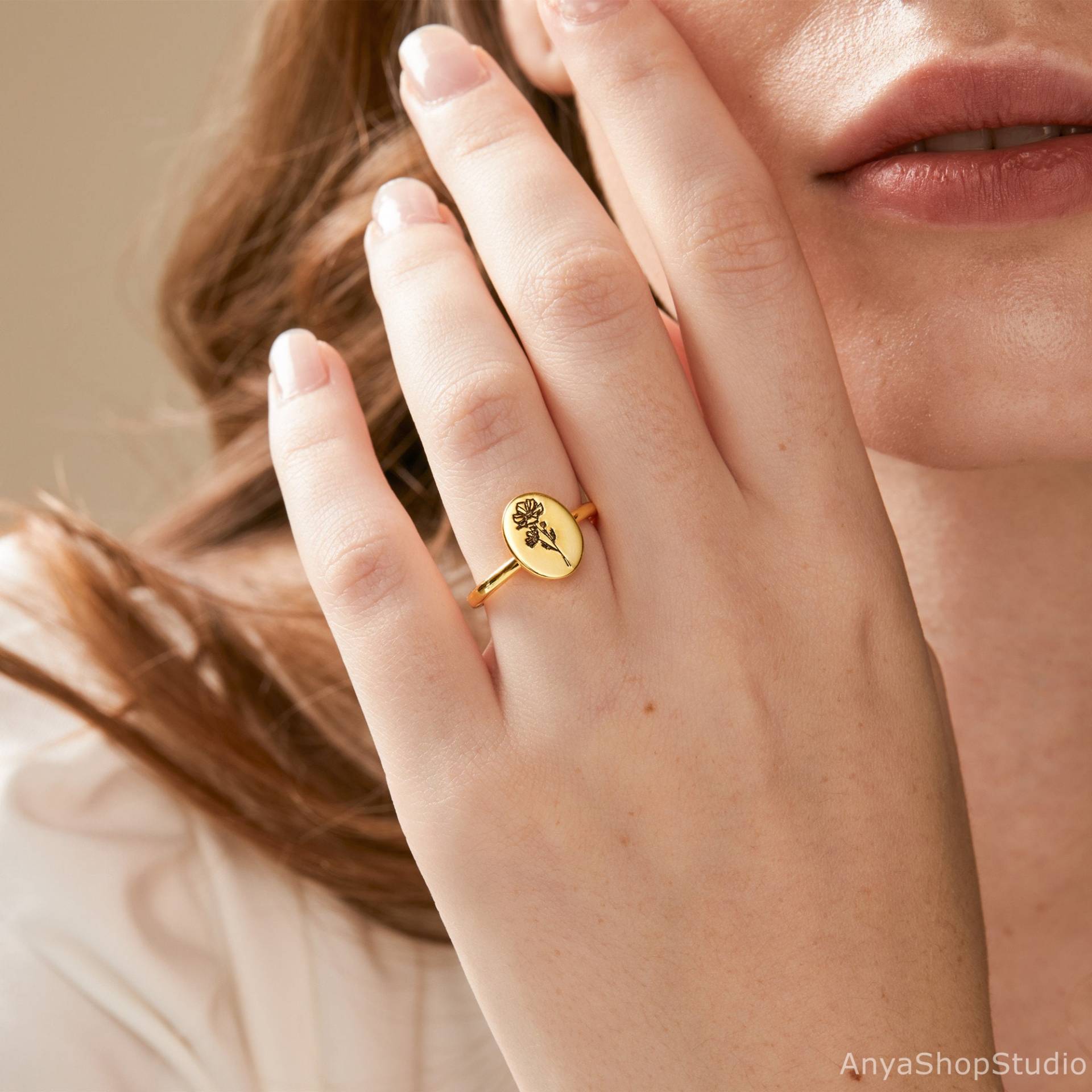Personalised Birth Flower Ring, 18K Gold Plated Mothers Custom Floral Birthday Gift, Christmas Gift For Her Personalised Birth Flower Ring, 18K Gold Plated Mothers Custom Floral Birthday Gift, Christmas Gift For Her von AnyaShopStudio