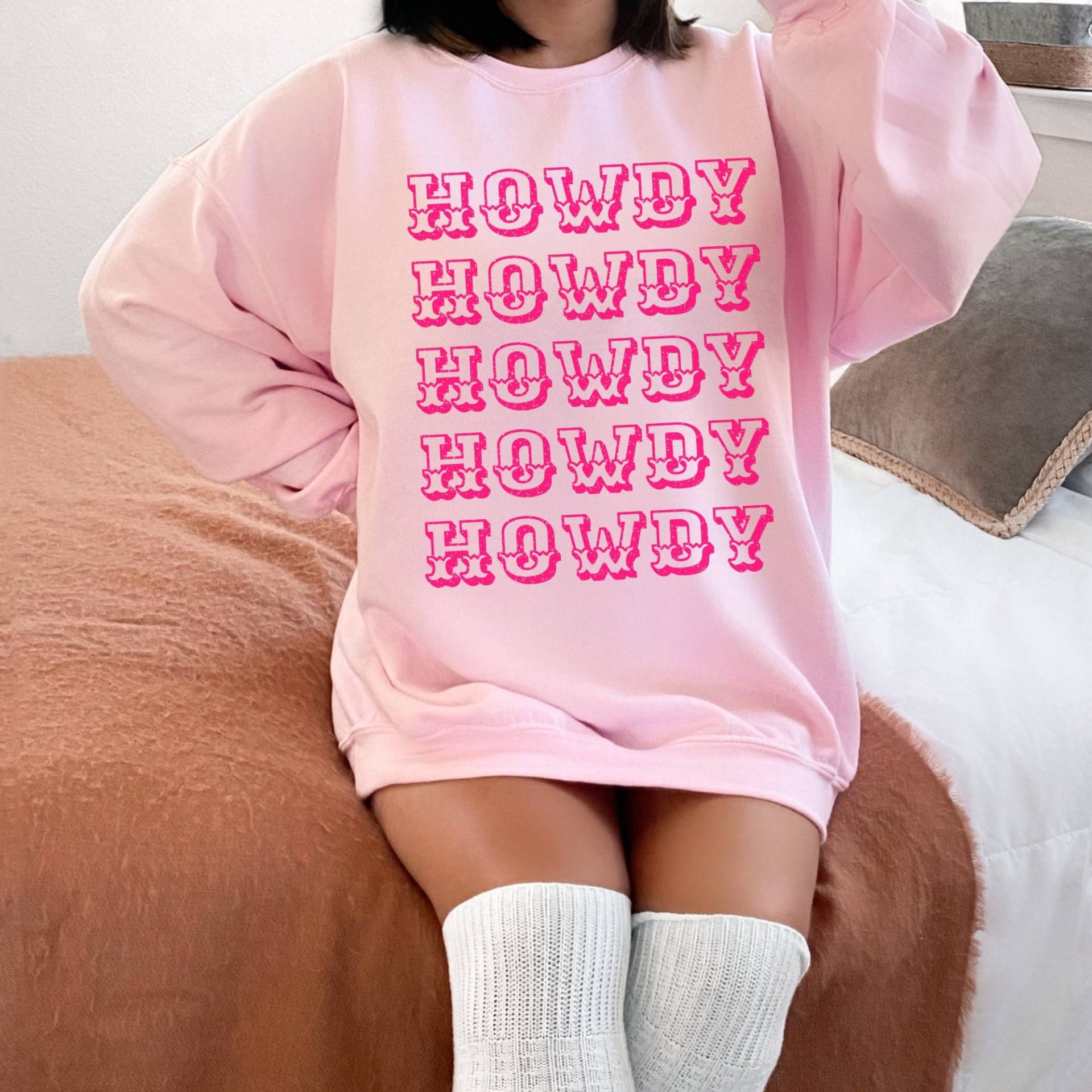 Howdy Sweatshirt Shirt Western Rodeo Bachelorette Sweater Pink Cowgirl Mädchen Trip Nashville von ApparelByAntonia