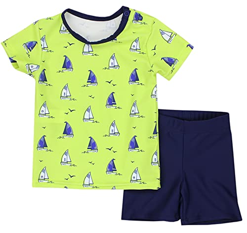 Aquarti Baby Jungen Bade-Set Zweiteiliger Kinder Badeanzug T-Shirt Badehose UV-Schutz, Farbe: Segelboot Hellgrün/Dunkelblau, Größe: 110 von Aquarti