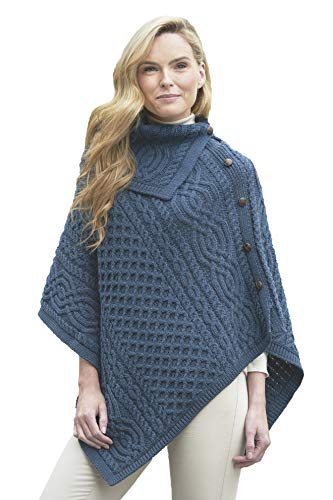 Aran Crafts Damen Poncho mit Zopfmuster, geknöpft, Wasserfallkragen, 100 % Merinowolle, Blau, S-M von Aran Crafts