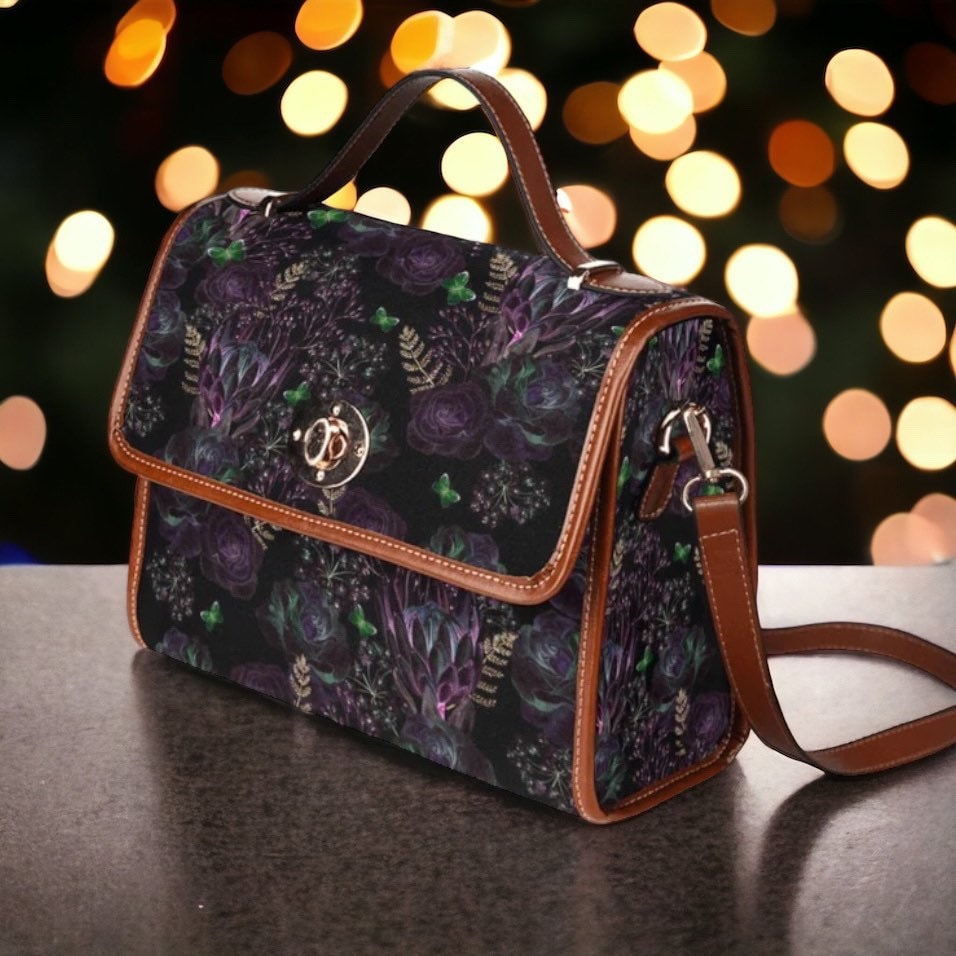 Cottagecore Dark Purple Floral Canvas Satchel Tasche, Süße Damen Umhängetasche, Vegane Lederriemen Handtasche, Goth Hippies Boho Geschenk von ArtGuion