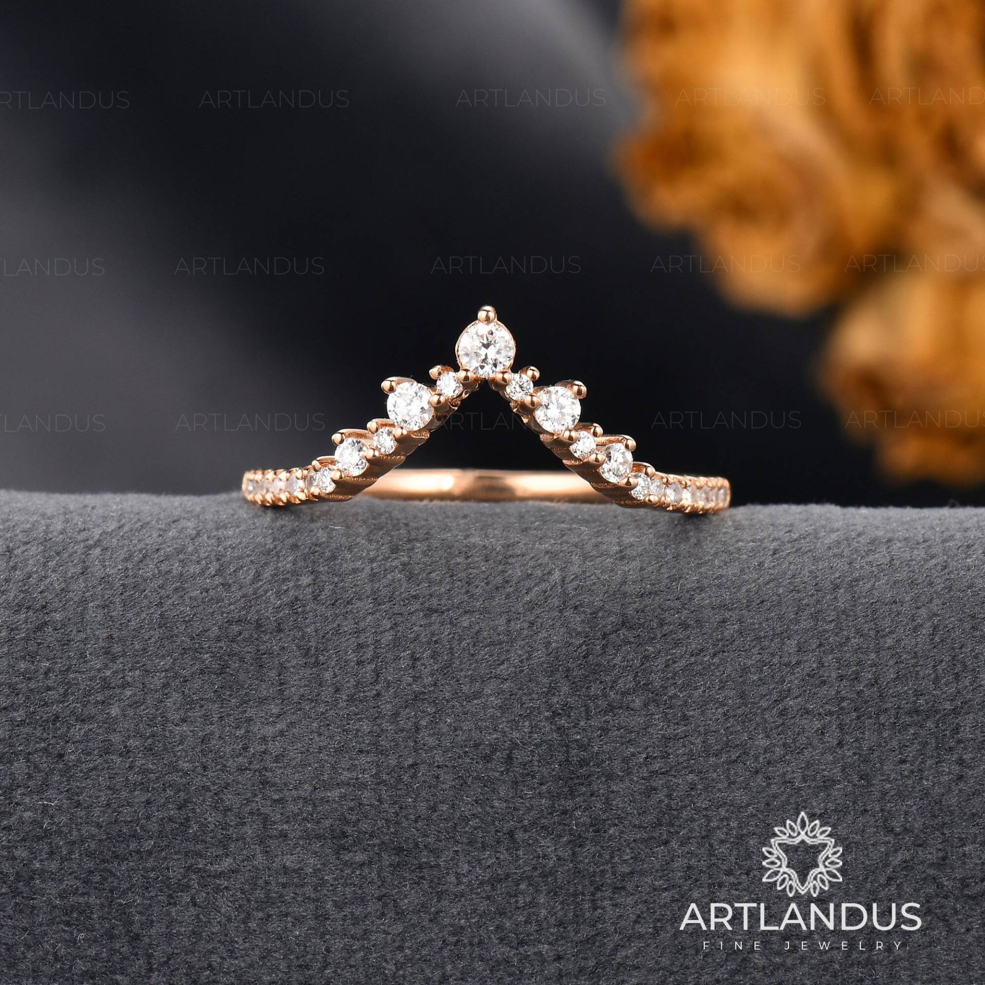 Rose Gold Gebogener Ehering Frauen Moissanit Stapelring Benutzerdefinierte Farbverlauf Diamant Ring Chevron Passender Schutz Cluster von ArtlandUS