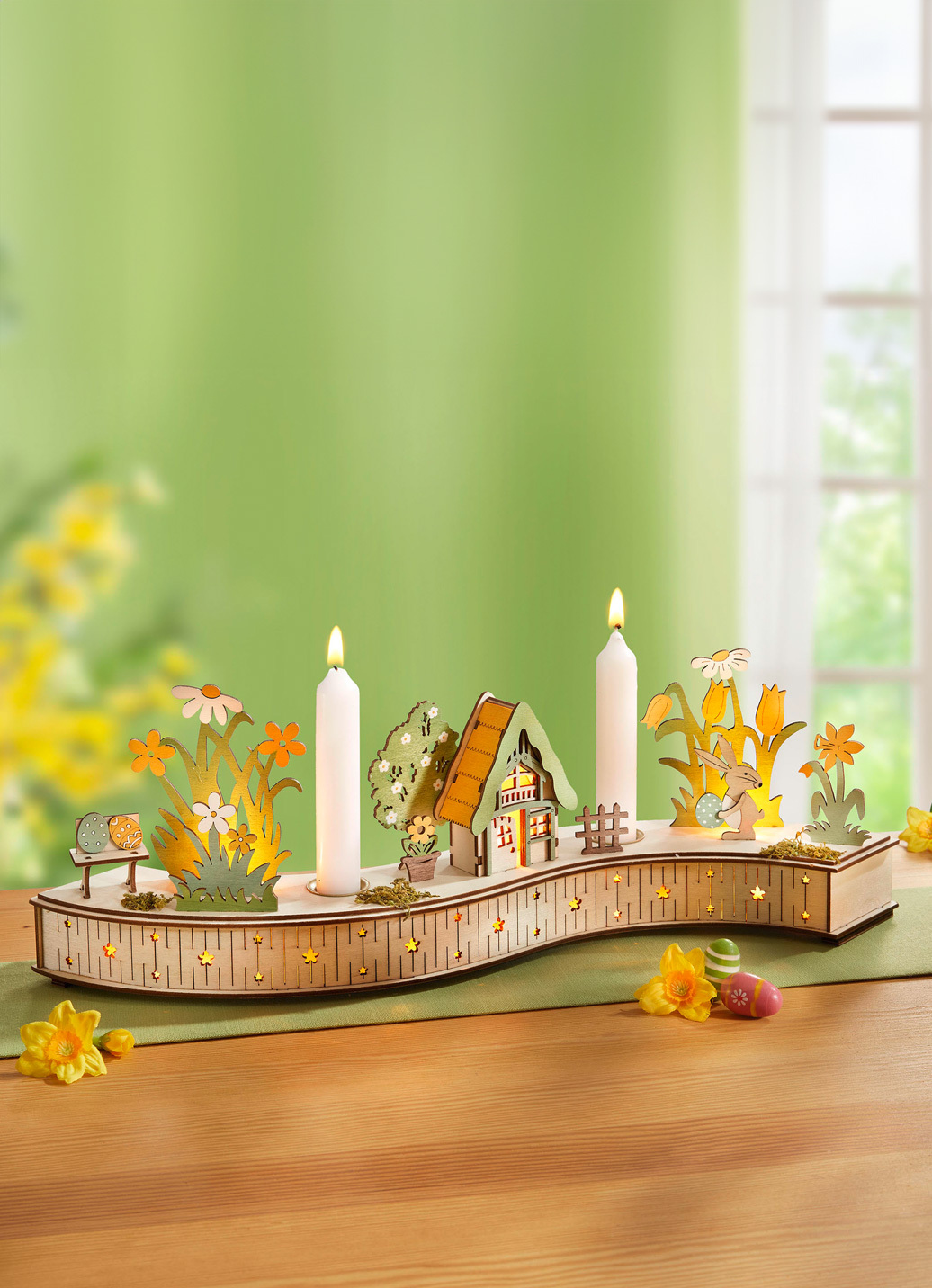 Geschwungener Kerzenhalter aus Holz, Natur-Grün-Gelb Geschwungener Kerzenhalter aus Holz, Natur-Grün-Gelb von BADER