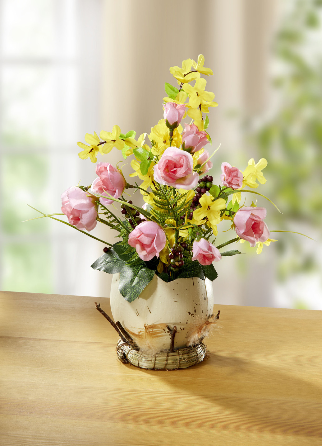Gesteck mit Hyazinthen und Mini-Röschen im Ei-Topf, Gelb-Rosa Gesteck mit Hyazinthen und Mini-Röschen im Ei-Topf, Gelb-Rosa von BADER