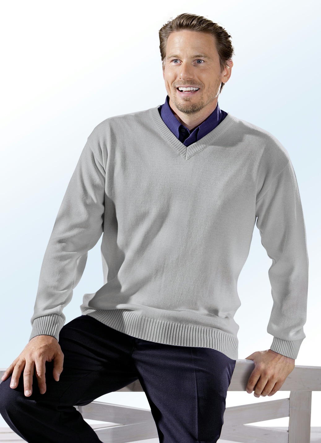 Herrlicher Pullover mit V-Ausschnitt in 4 Farben, Silbergrau, Größe 52 von BADER