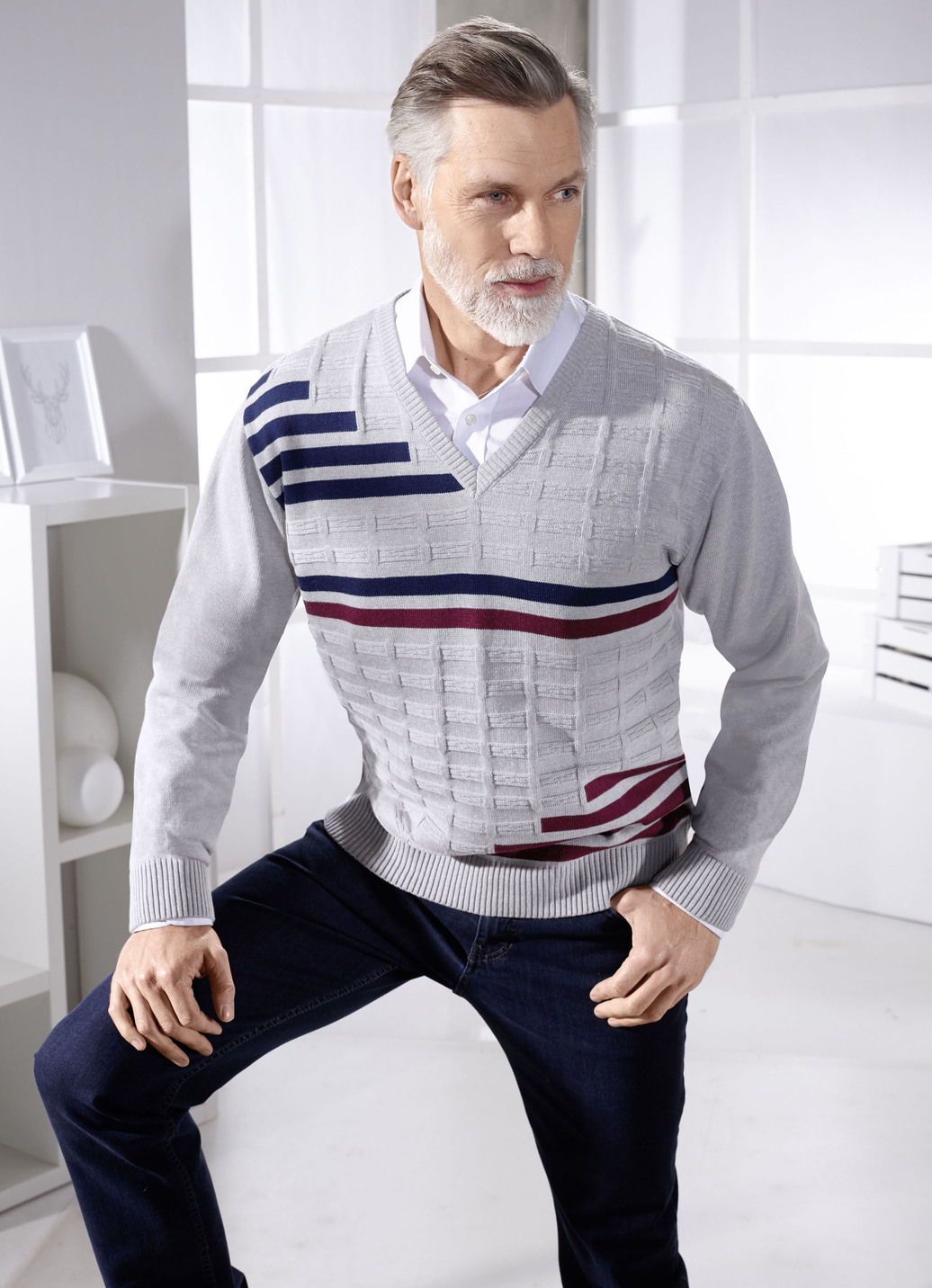 Klassischer Pullover mit V-Ausschnitt in 3 Farben, Silber, Größe 62 von BADER