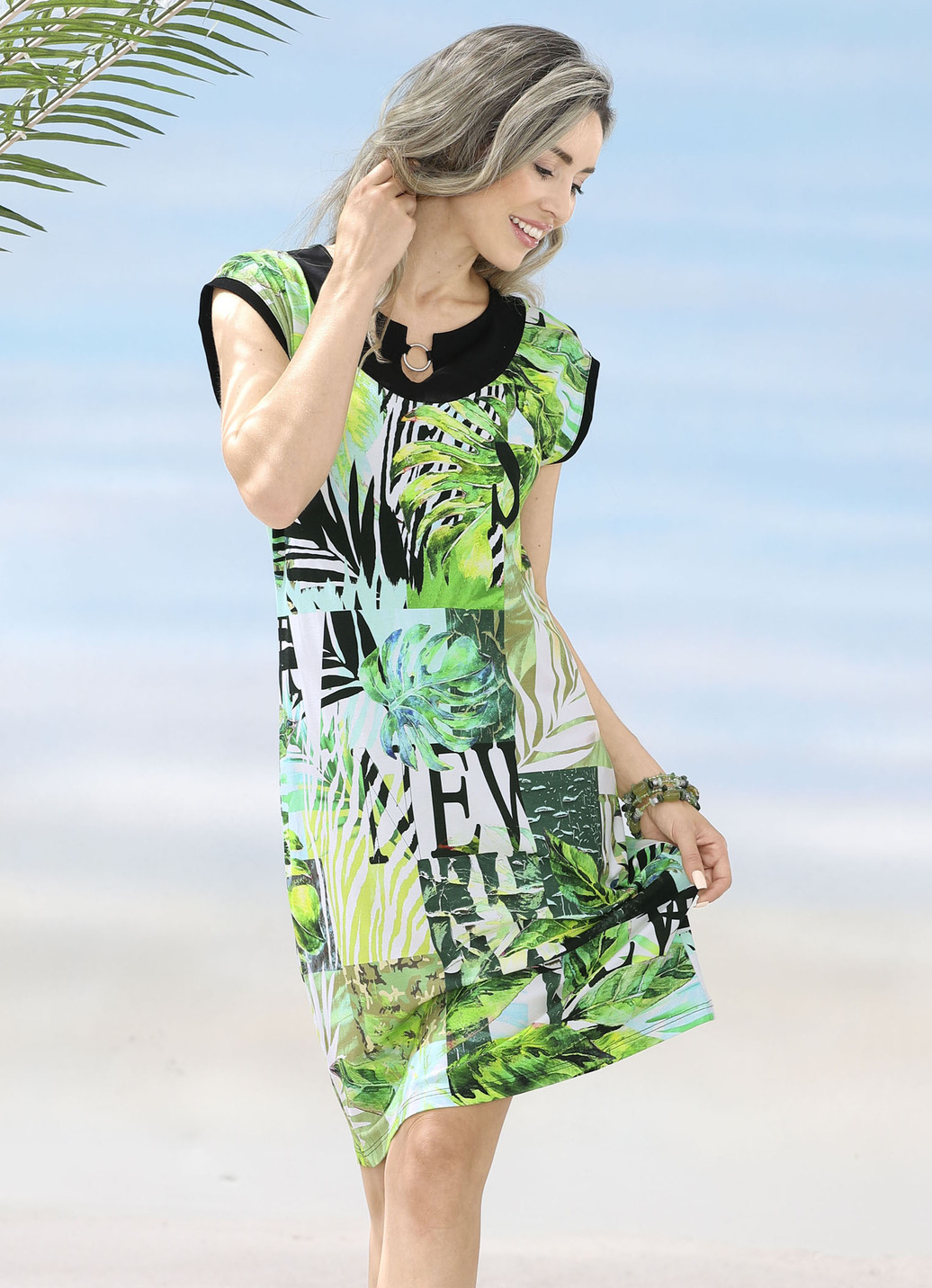 Kleid mit farbbrillantem Druckdessin und überschnittenen Ärmeln, Grün-Bunt, Größe 54 von BADER