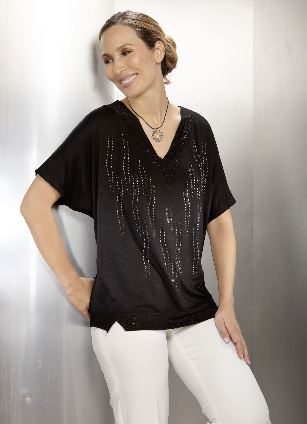 Poncho-Tunika mit Ziersteinen, Schwarz, Größe 38 Poncho-Tunika mit Ziersteinen, Schwarz, Größe 38 von BADER