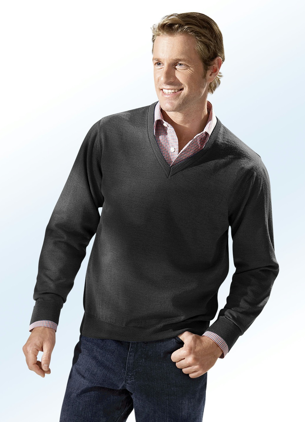 Pullover in 4 Farben mit V-Ausschnitt, Schwarz, Größe 60 von BADER