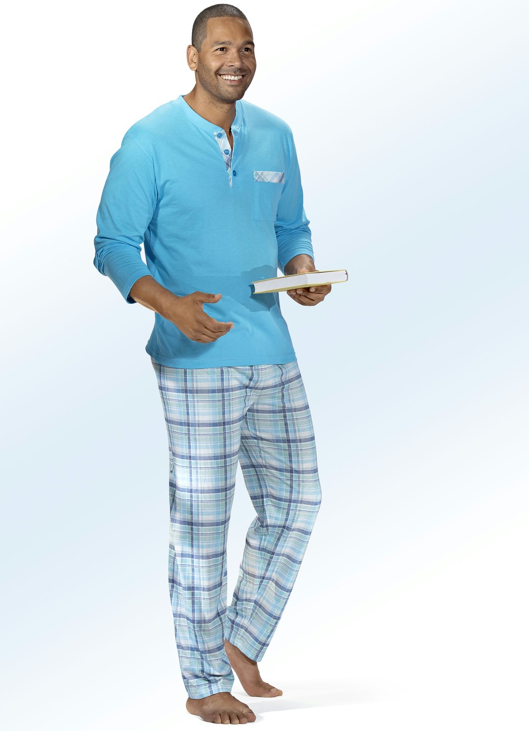 Schlafanzug mit Knopfleiste, aufgesetzter Brusttasche und Karodessin, Türkis-Mint-Jeansblau, Größe 60 von BADER