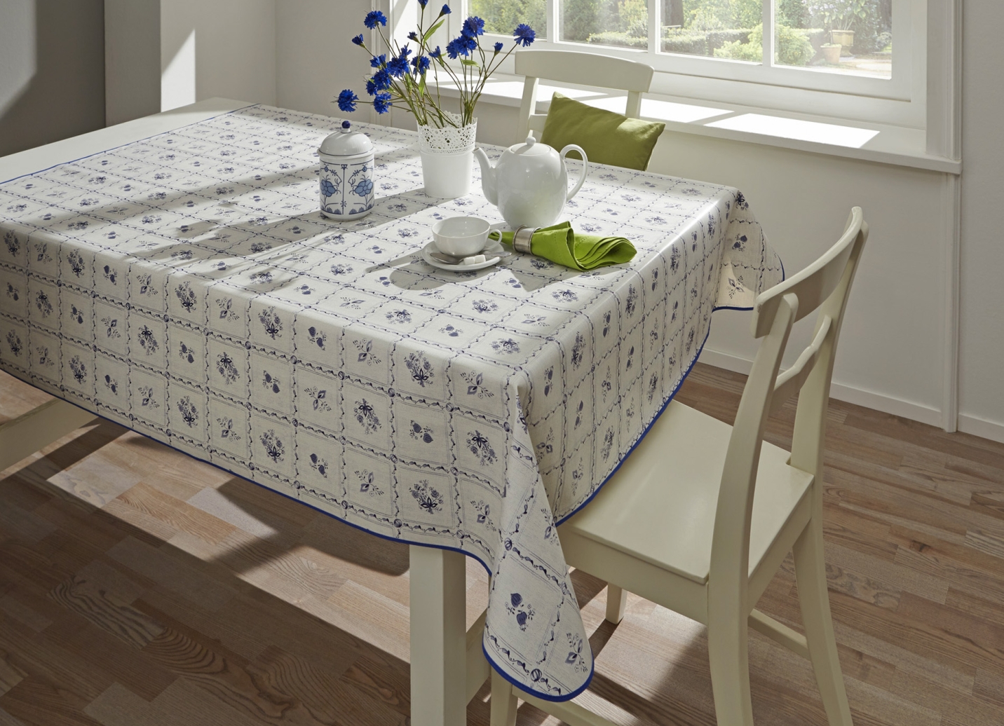 Wachstuch-Tischdecke in pflegeleichter Qualität, Größe 180 (Mitteldecke, 80x 80 cm), Blau-Weiss von BADER