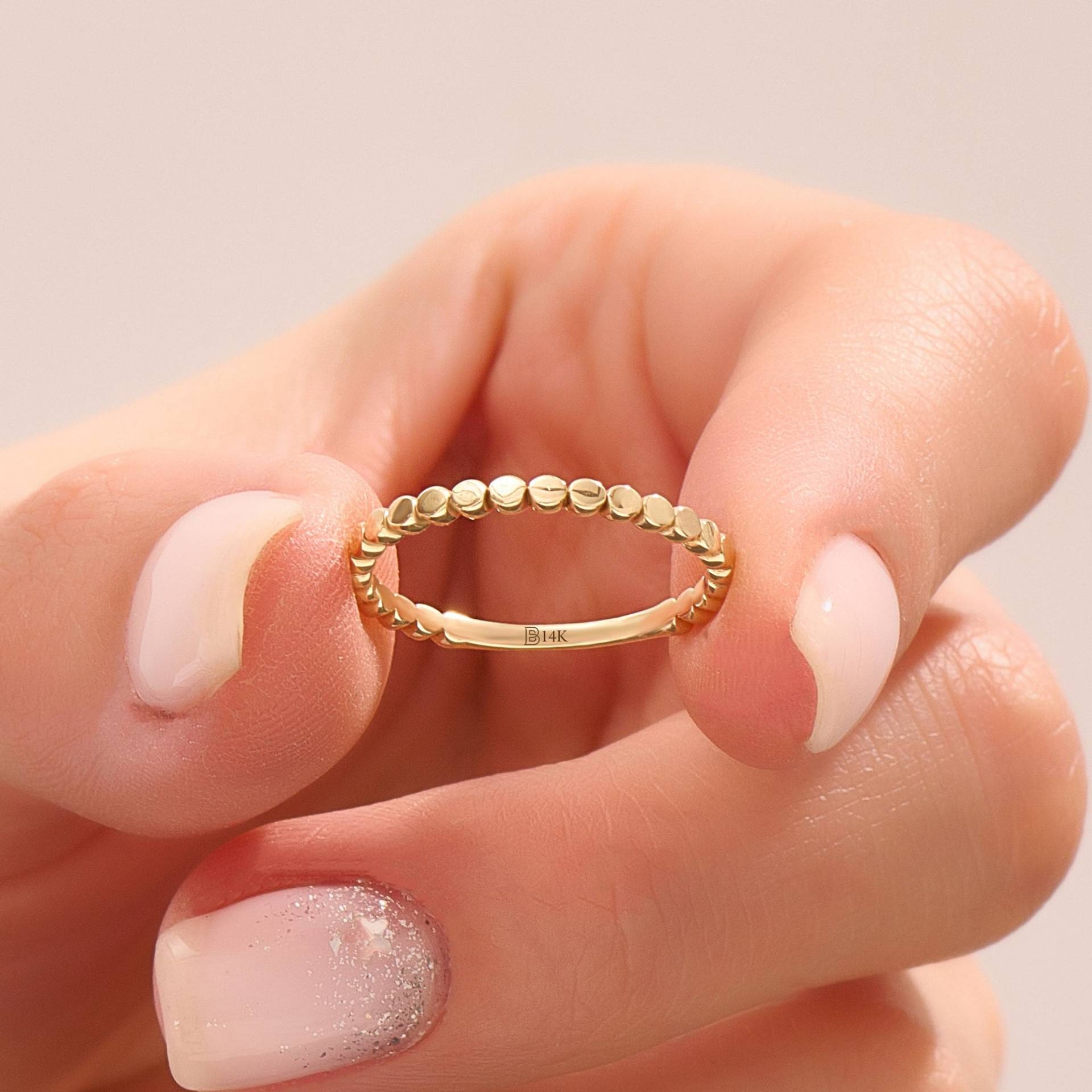 14K Gold Dot Stacking Ring, Massivgold Perlen Band, Minimalist Dünner Skinny Midi Einfache Tägliche Ring Für Frauen, Schmuck Geschenke von BRENNMORE