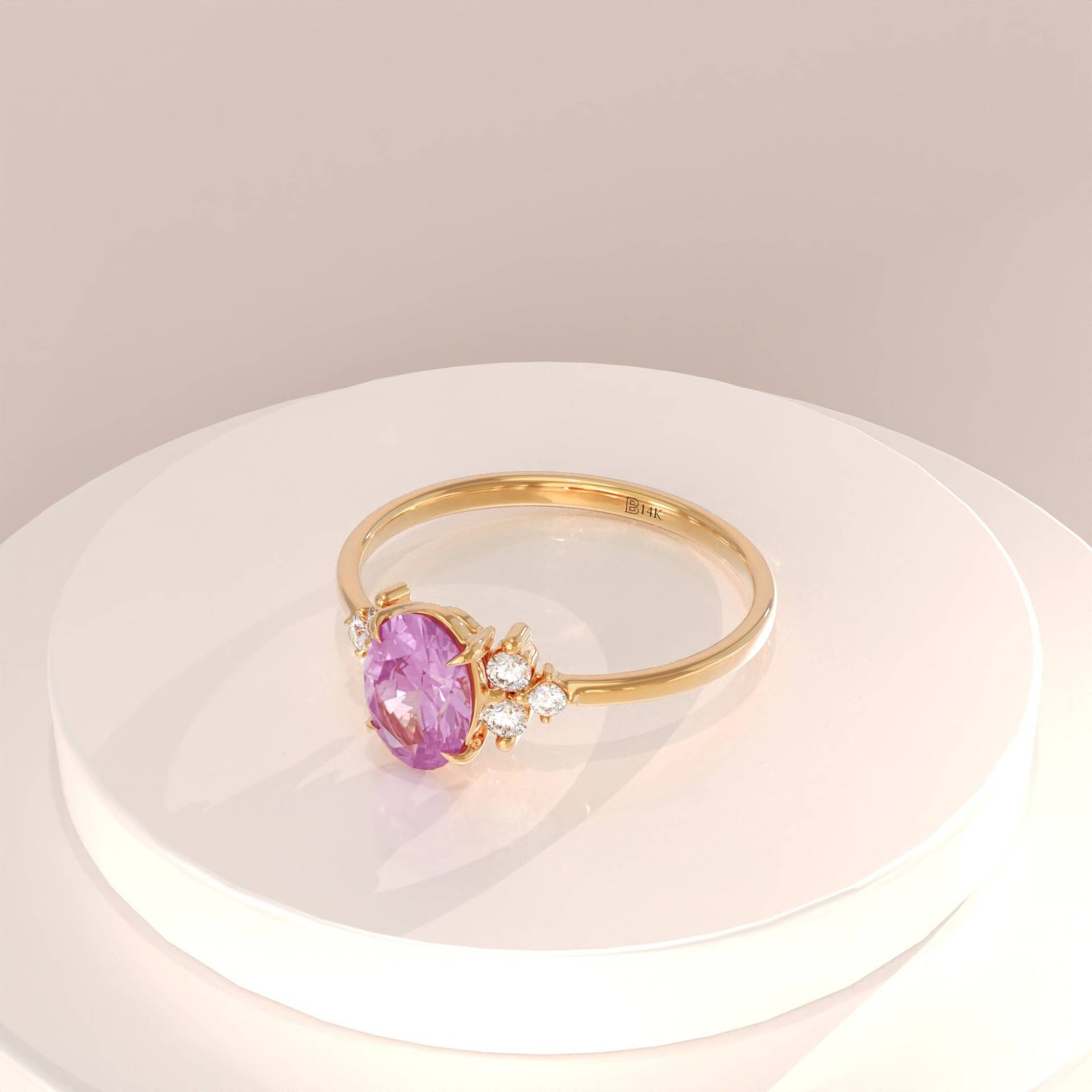 14K Gold Lavendel Saphir Ring, Massiver Lila Verlobungsring, Ovaler Solitärring Für Damen, Kristall Statement Zierlicher Ring von BRENNMORE