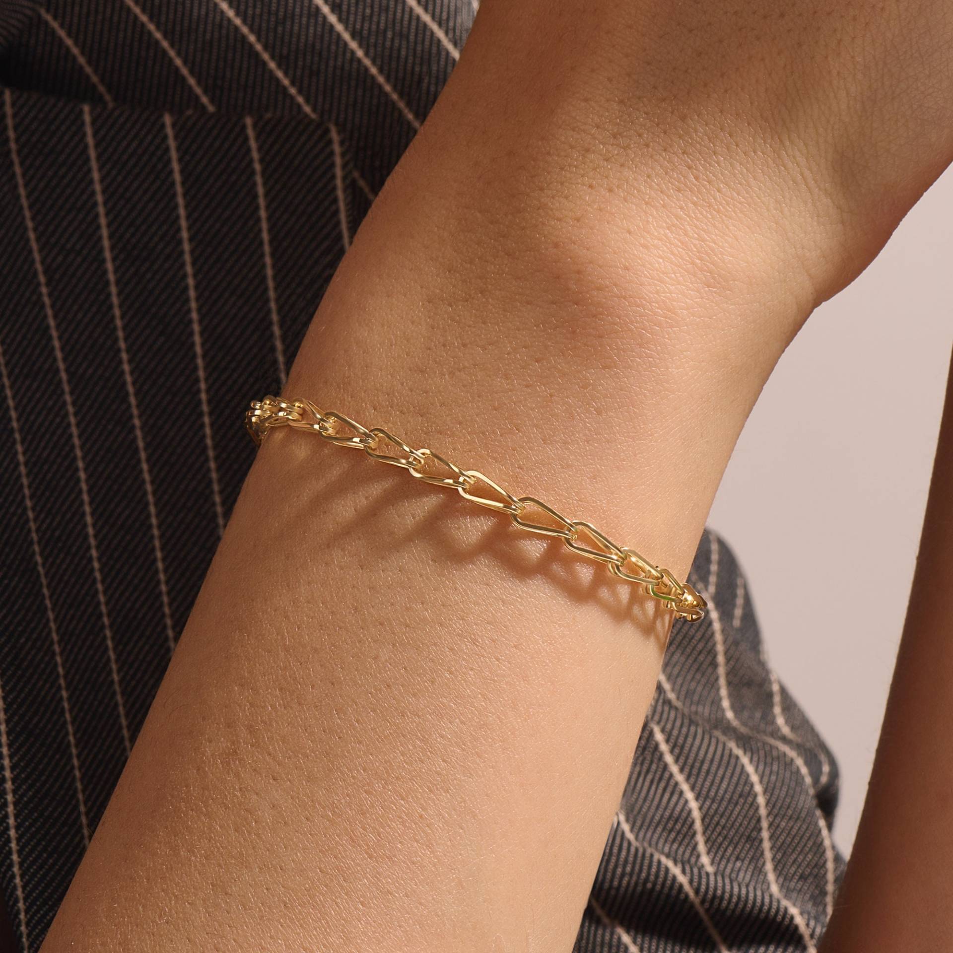 14K Massivgold Einzigartige Kettenarmband, Damen Gold Statement Armband, Zierliche Kette Damen, Gliederkettenarmband, Handgemachte Geschenke von BRENNMORE