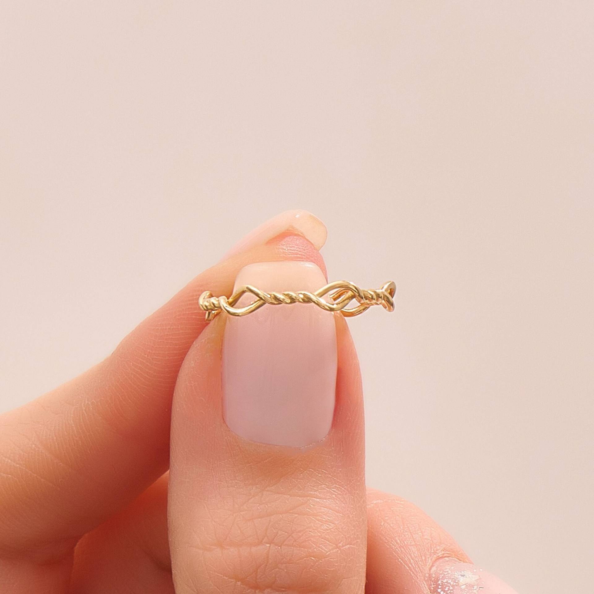 14K Twisted Wire Ring, Solid Gold Damen Alltagsring, Dünne Stapelbare Ringe Für Frauen Zierliche Geflochtener Seil Handgemachte Schmuck Geschenke von BRENNMORE