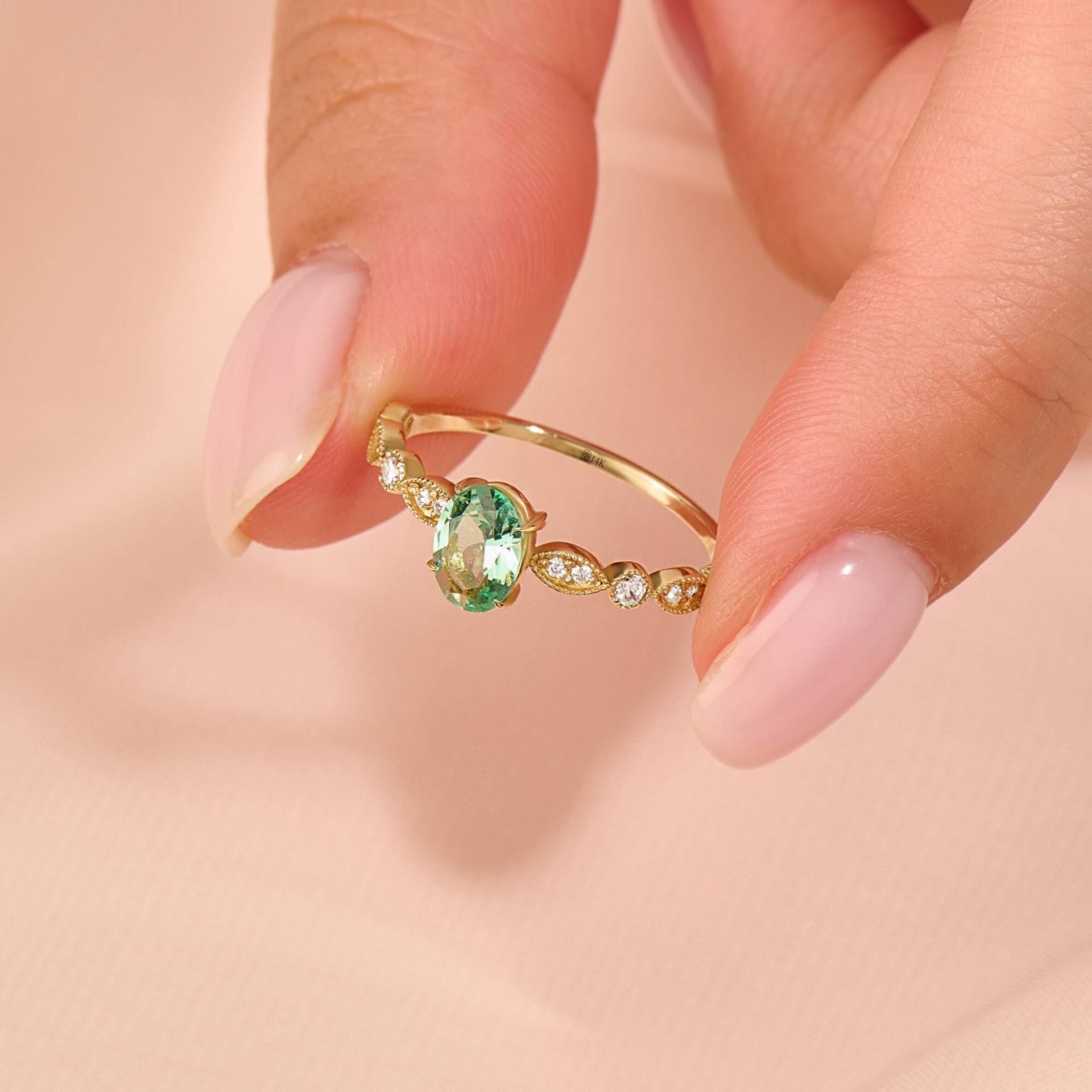 Atemberaubender 14K Paraiba Turmalin Ring, Massivgold Art Deco Verlobungsring Frauen, Vintage Grüner Edelstein Antiker Oval Solitärring von BRENNMORE