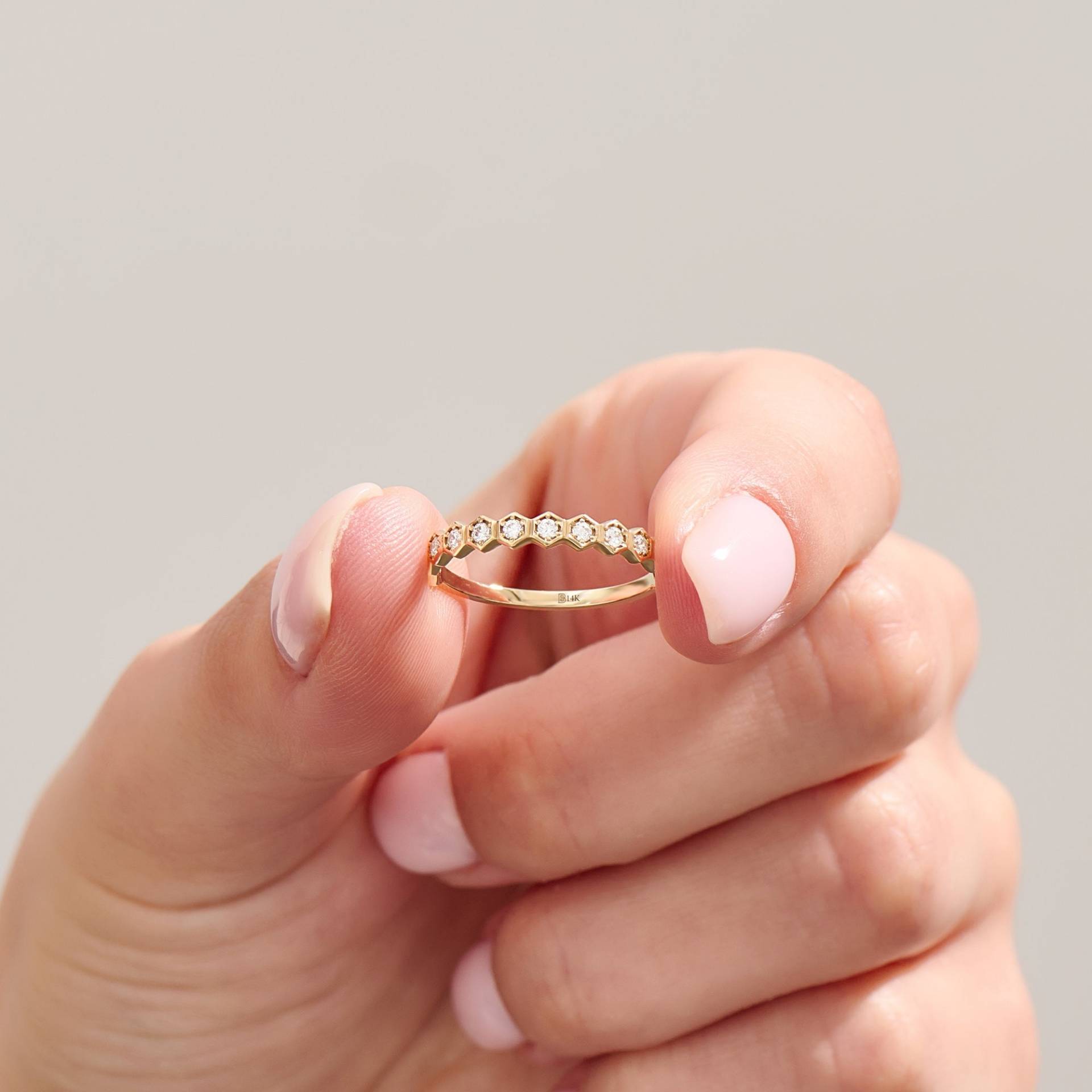 Massiver Gold-Zirkonia-Ehering, 14-Karätiger Gold-Eternity-Ring Für Frauen, Waben-stapelring, Zierlicher Sechseckiger Jubiläumsring von BRENNMORE