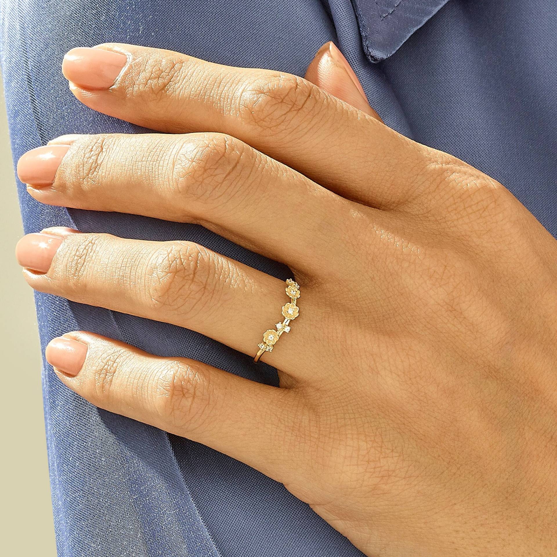 Gänseblümchen-Ring Aus Massivem Gold, Blumen-Ehering 14 Karat Gold Für Frauen, Gebogener Ehering, Blumenringe, Echter Goldring, Stapelbarer Ring von BRENNMORE