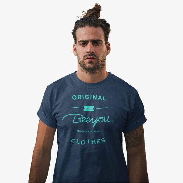 Beeyou. Clothes T-Shirt aus Bio-Baumwolle mit Beeyou. Original Design von Beeyou. Clothes