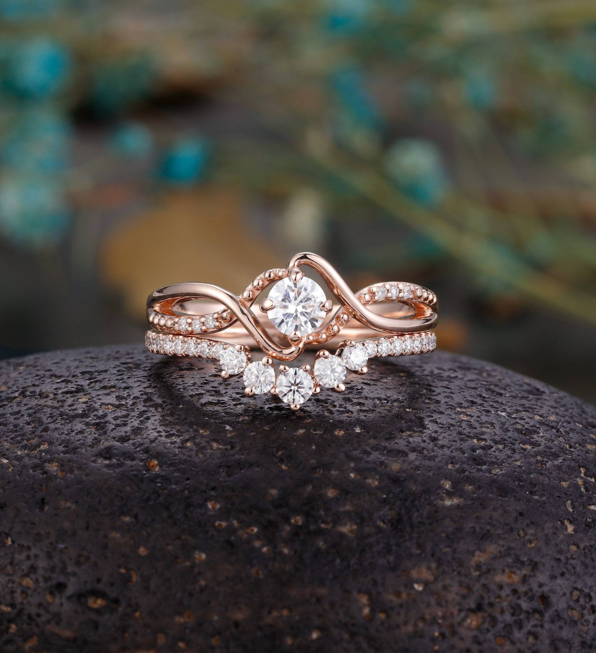 Vintage Moissanite Verlobungsring Set Massiv Rosegold Art-Deco-Diamant Ringe Einzigartige Gedrehte Bandringe Jahrestag Versprechen Braut-Set von Belloring