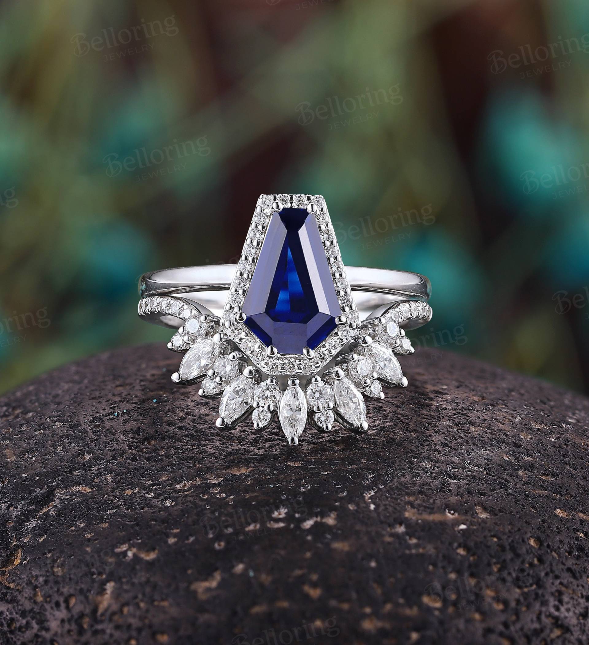 Vintage Sarg Saphir Verlobungsring Set Art Deco Diamant Halo Brautset Marquiseschliff Moissanit Ring Weißgold Jubiläumsring von Belloring