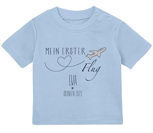 Baby Tshirt in Hellblau 0-36 Monate mit Druck T-Shirt mit Spruch Mein 1. Flug, Erster Urlaub Mit Namen und Reiseziel T-Shirt für Kleinkind 0, 1, 2, 3 Jahre von Blauer-Storch