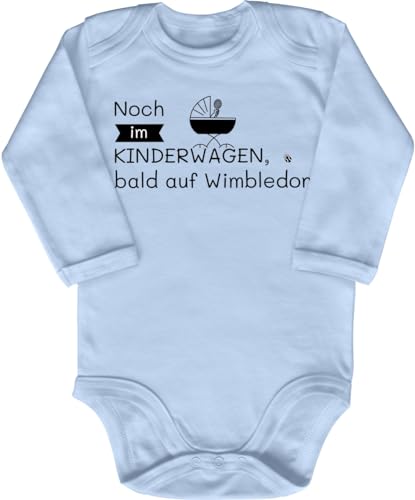 Blauer-Storch Baby Body in Hellblau Noch im Kinderwagen, bald auf Wimbledon, angehender Tennisprofi Geschenk für den Tennis Nachwuchs zur Geburt Langarm Bio Baumwolle von Blauer-Storch