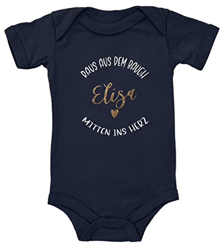 Blauer-Storch Baby Body mit personalisiertem Namen Raus aus dem Bauch mitten ins Herz Geschenk für Kleinkind Kurzarm Bio Baumwolle von Blauer-Storch