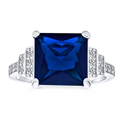 Art Deco Stil Huge 5 Ctw Clear Simuliert Blue Sapphire Cocktail Ring Aaa Cz Stepped Side Stone Stil Radiant Brilliant Cut Square Verlobungsring Für Frauen .925 Sterling Silber Rhodium von Bling Jewelry