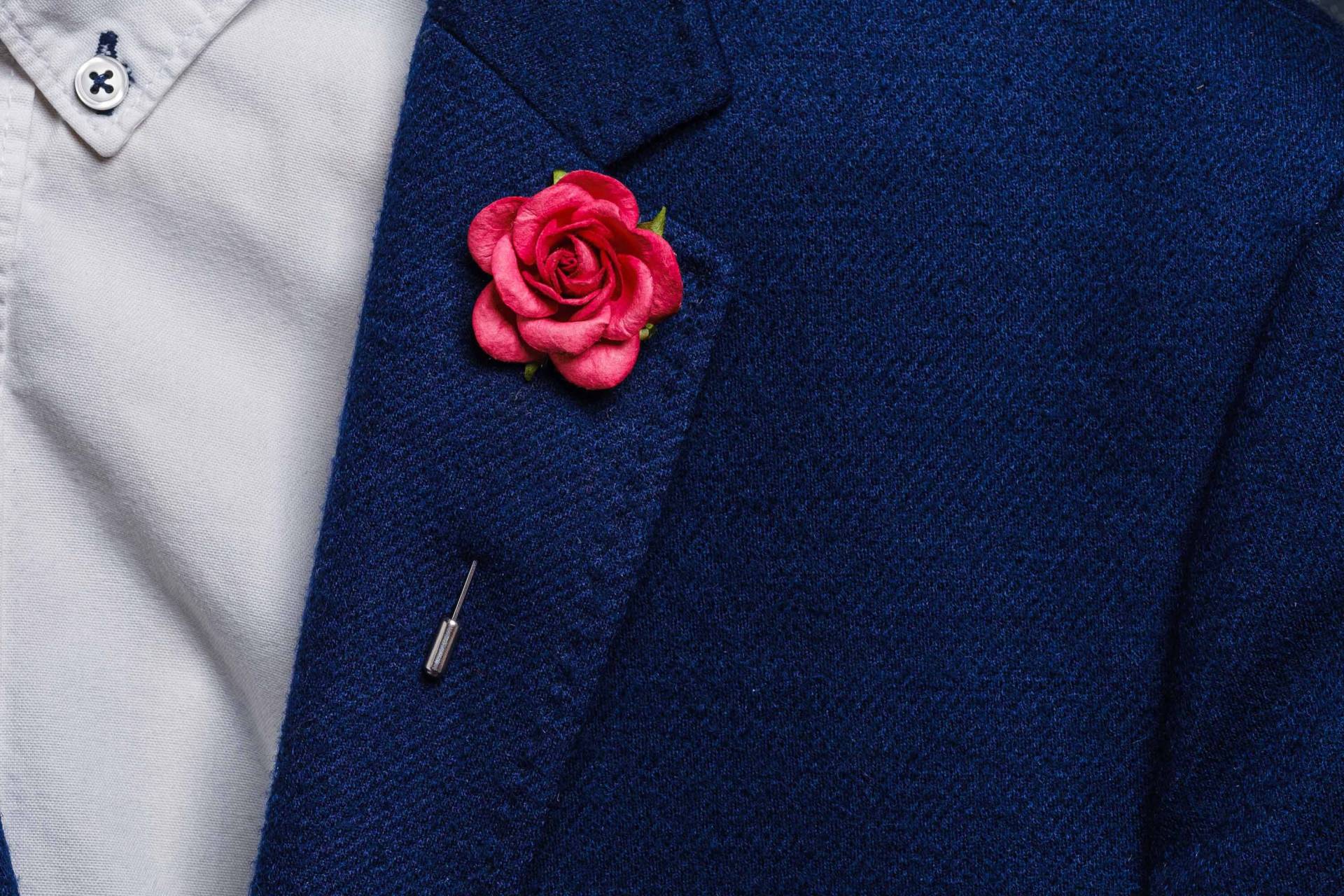 Kirschrose Boutonniere, Hochzeits-Event-Brosche, Anstecknadel Für Revers, Blumen-Knopfloch, Dunkelrote Trauzeugen-Geschenk, Braut-Revers von BloomLapelPins