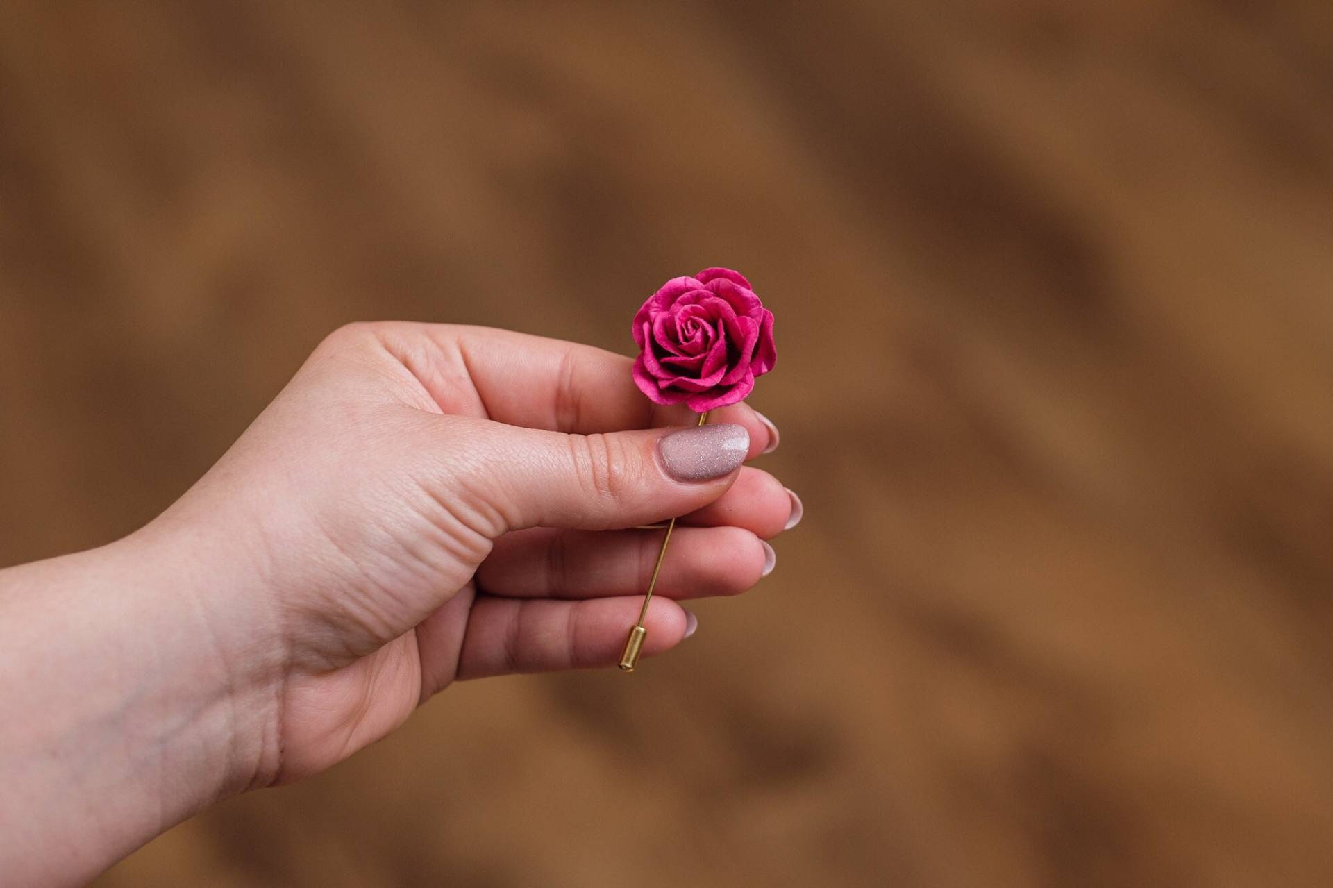 Elegante, Blühende, Leuchtend Fuchsiafarbene Rosennadel Für Hochzeitsgäste, Einzigartige Herrenanzug-Accessoires, Anstecknadel Mit Blume von BloomLapelPins