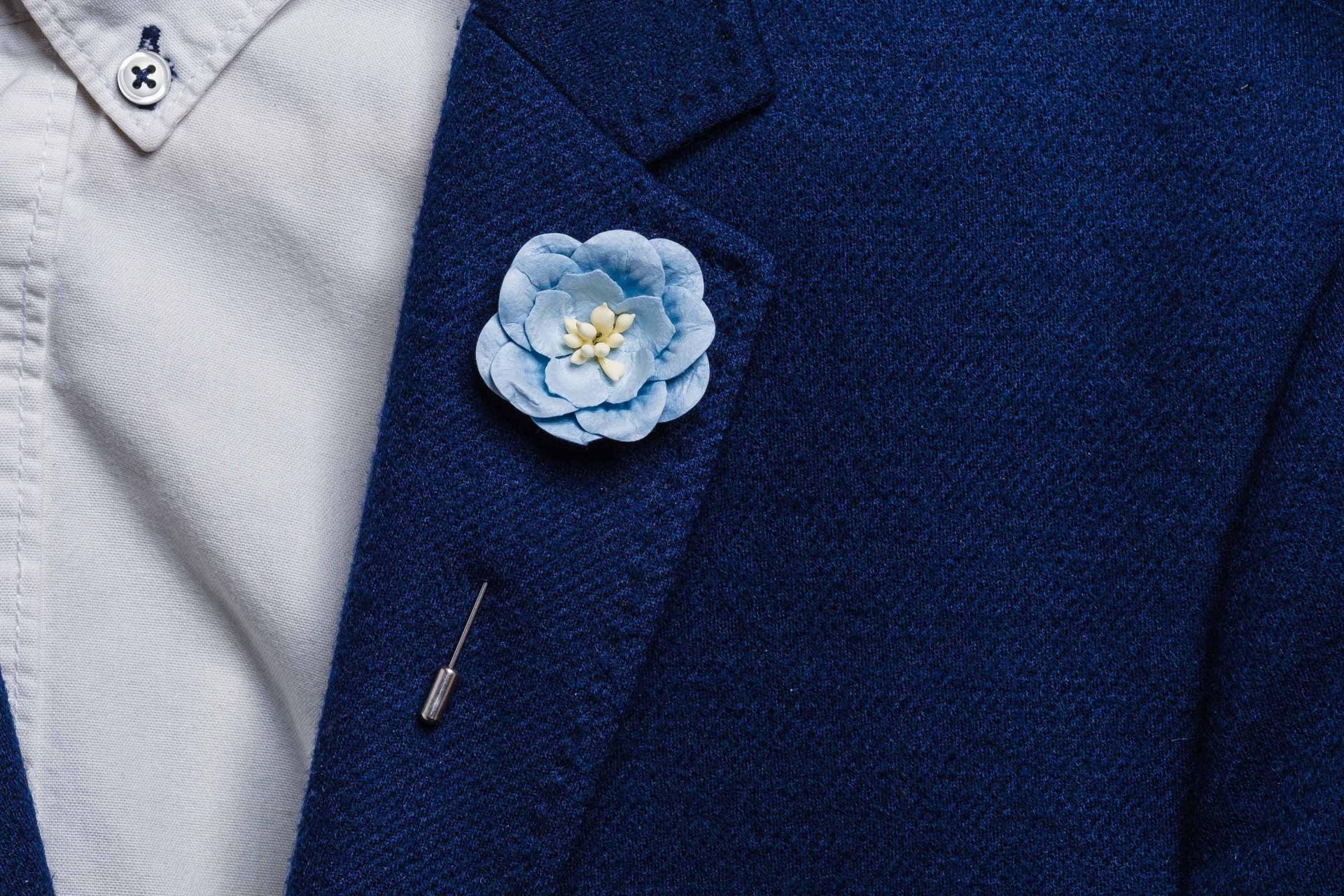 Hellblaue Blühende Blume Pin Für Revers - Junggesellenabschied Geschenk Sommer Hochzeit Stick Brosche von BloomLapelPins