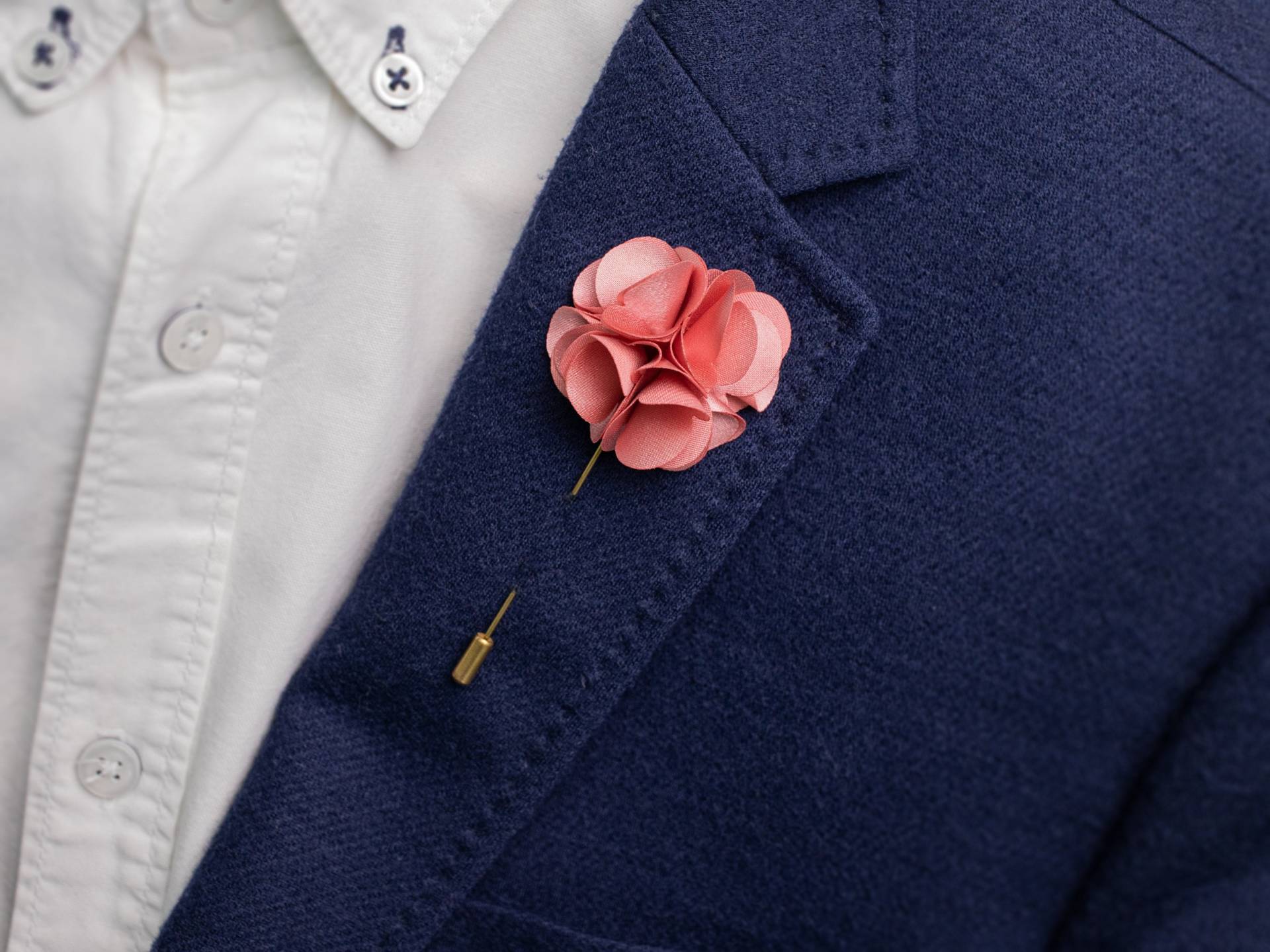 Herrenanzug-Boutonniere, Anzug-Anstecknadel, Büroanzug-Accessoires, Blumen-Boutonniere, Herrenanzug-Brosche, Geschenk Unter 20, Blumen-Anstecknadel von BloomLapelPins