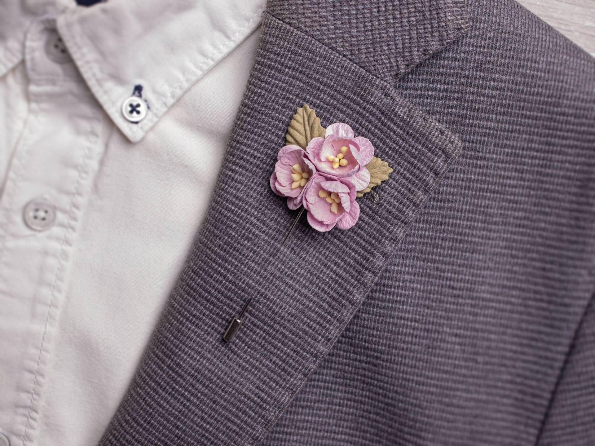 Lavendel Revers Pin, Anzug Blume, Hell Lila Boutonniere, Blume Frühling, Hochzeit, Pastell Anstecknadel, Hochzeit Boutonniere von BloomLapelPins