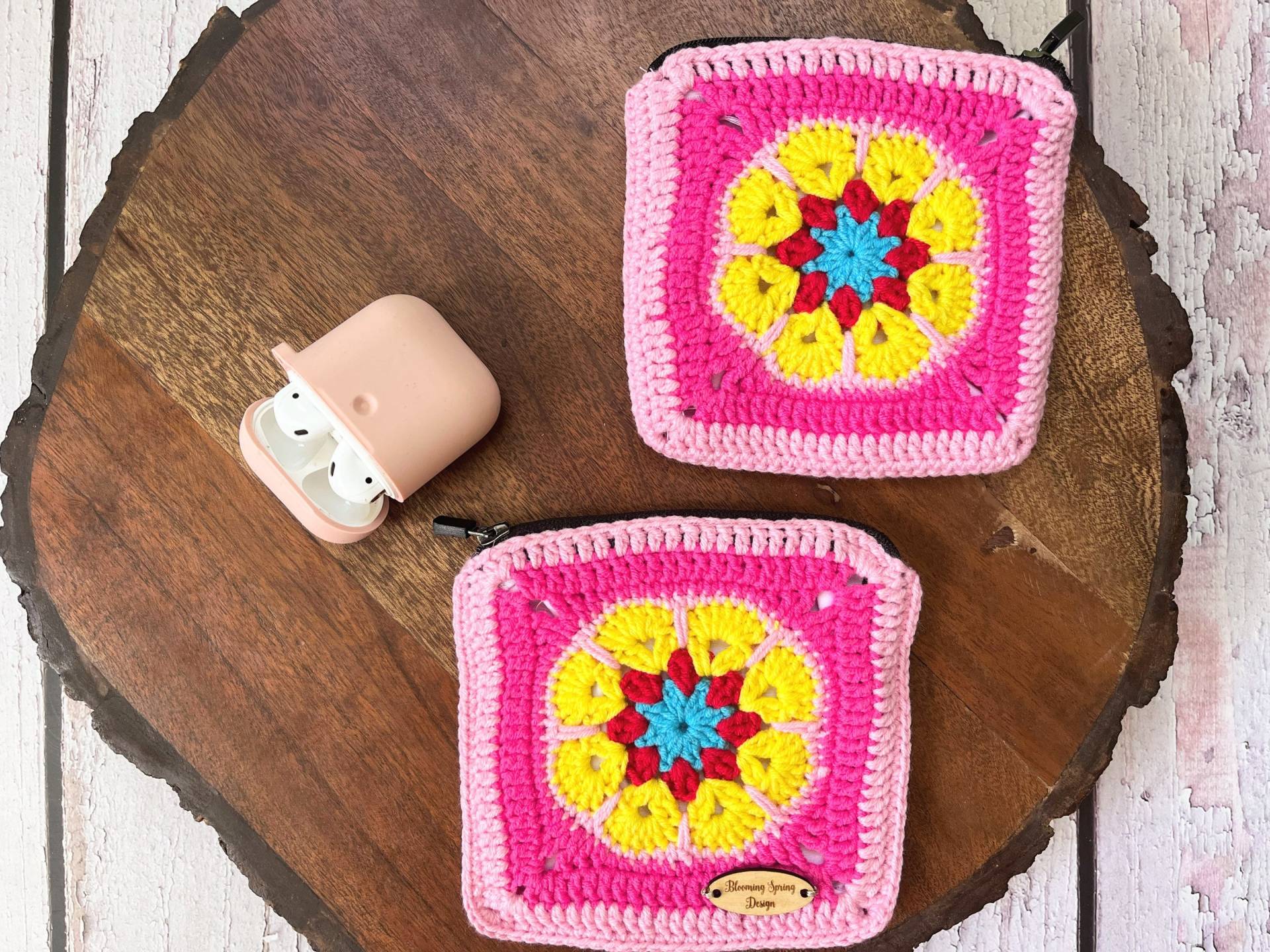 Oma Quadrat Geldbörse/Gehäkelte Münze Reißverschluss Beutel Kurzwaren Airpods Tasche Boho Mini Kreditkarte von BloomingSpringDesign