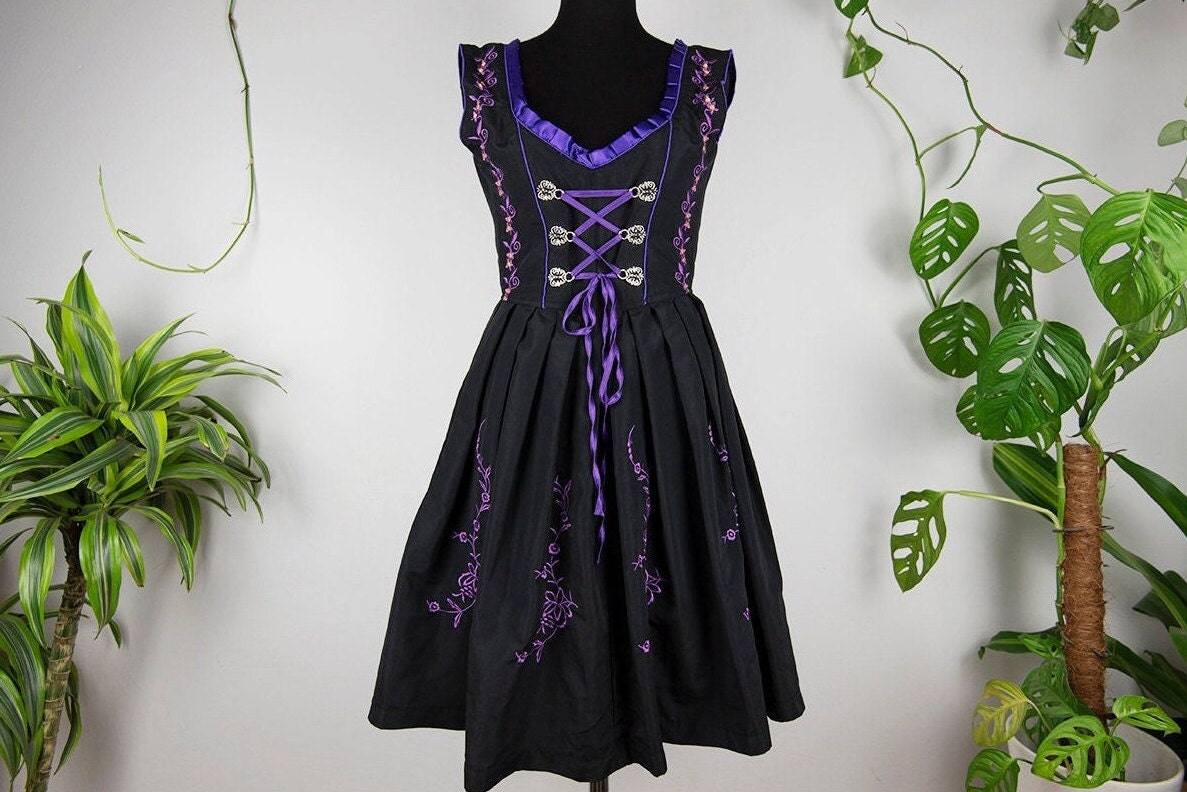 Vintage Gaudi Trachten Dirndl Kleid Schwarz Lila Bestickt von BoBoVintage