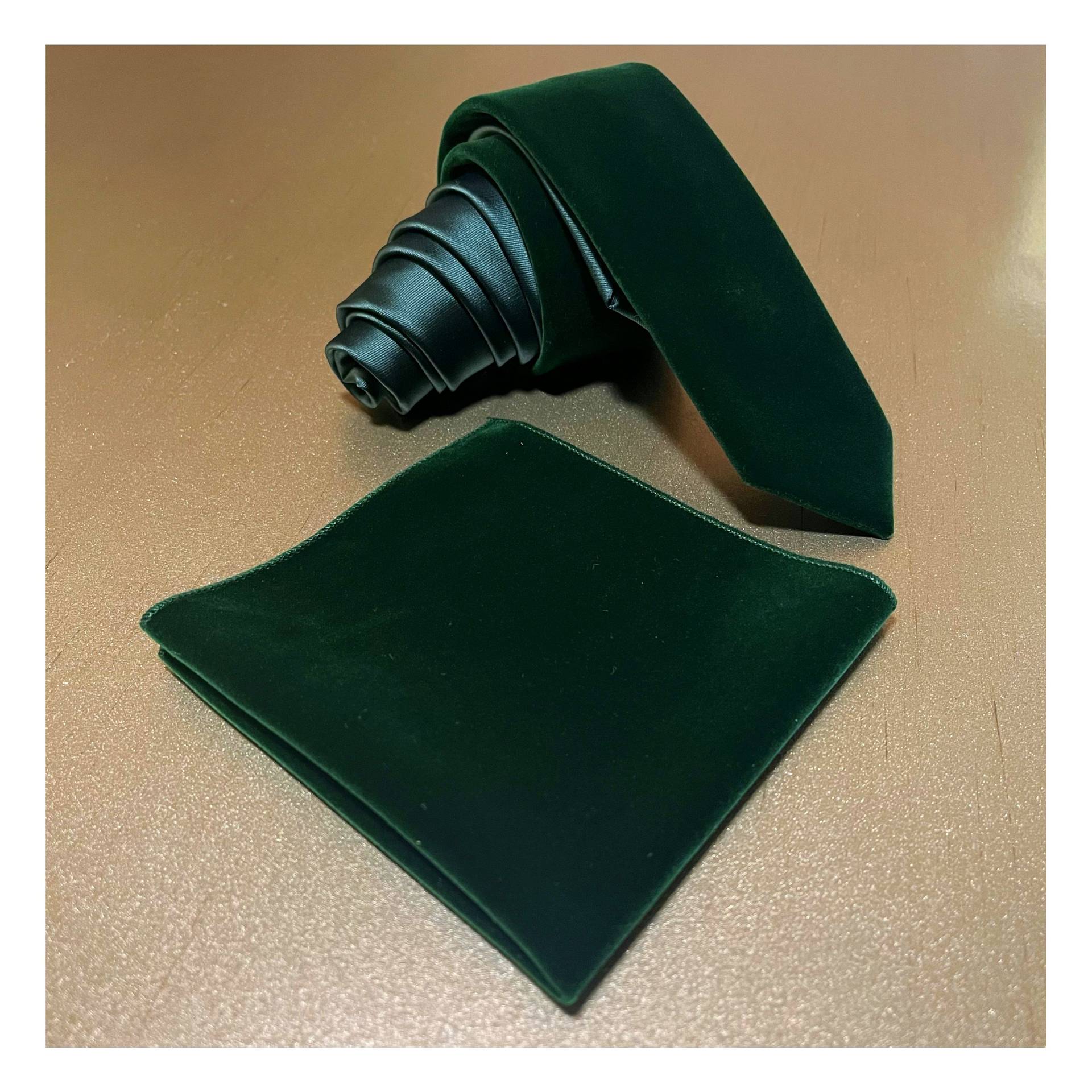 Skinny Samt 2, 25 "Breite Mit Mikrofaser-Kontrast-Knoten Dark Green Forest Solid Self-Tie Krawatte & Einstecktuch Juniper von BowieUSA