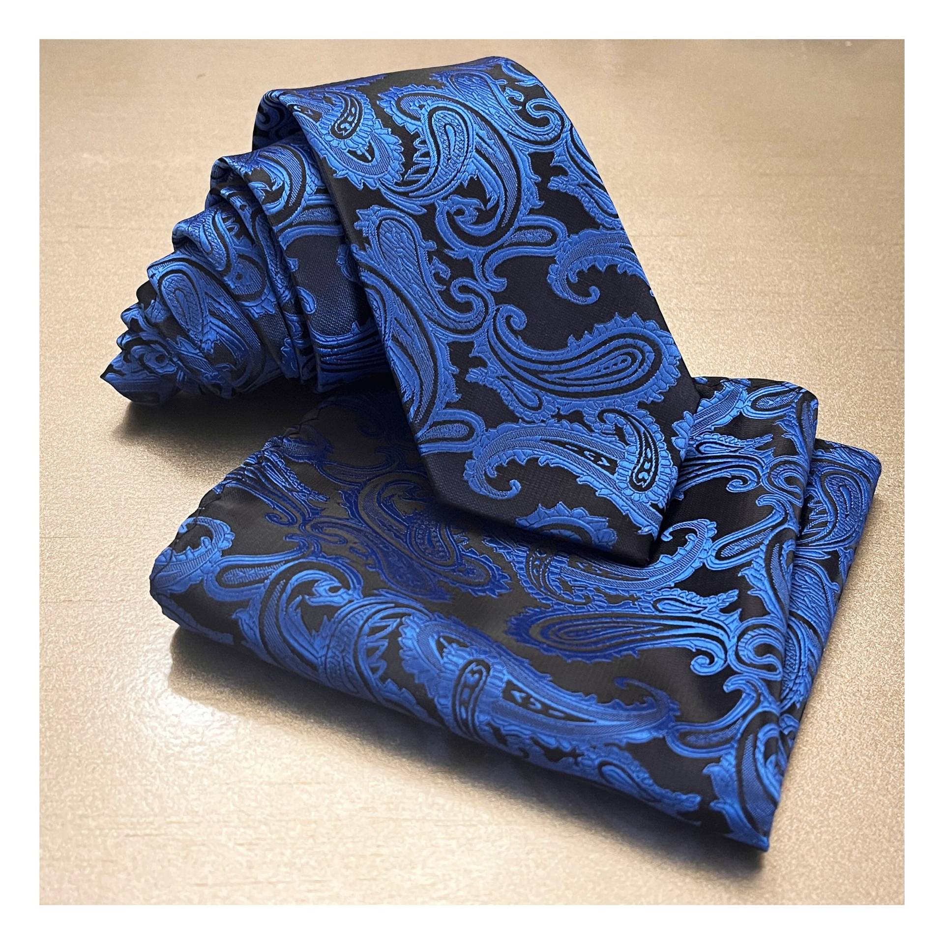 Slim 2, 75" Breite - Paisley Royal Blau Schwarz Selbstkrawatte Und Taschenquadrat Set von BowieUSA